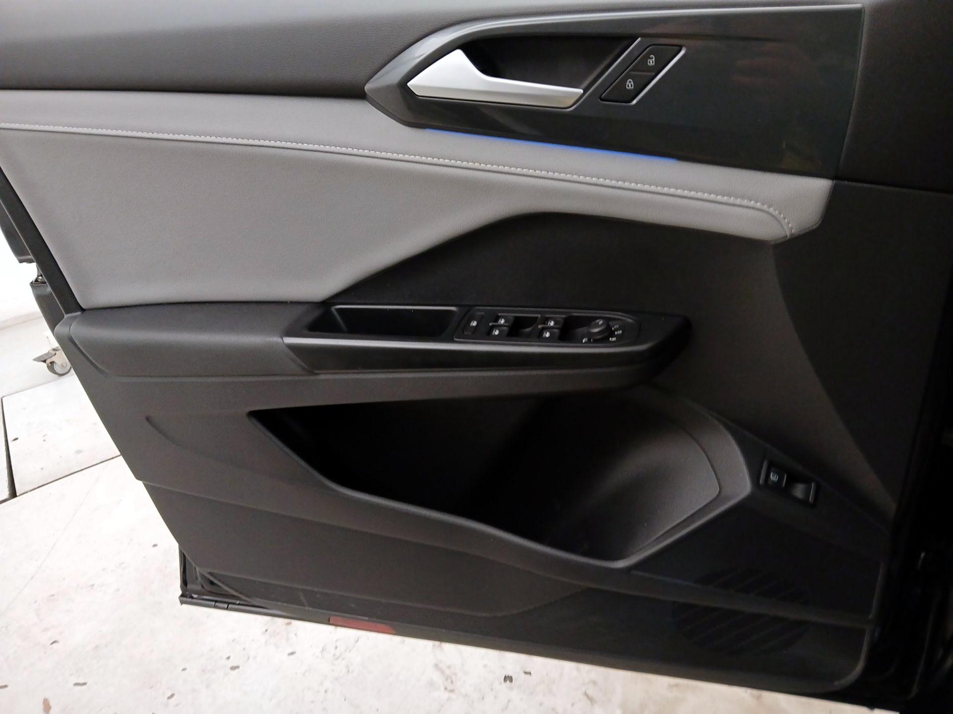 Thumbnail: 2022 Volkswagen Taos - 12