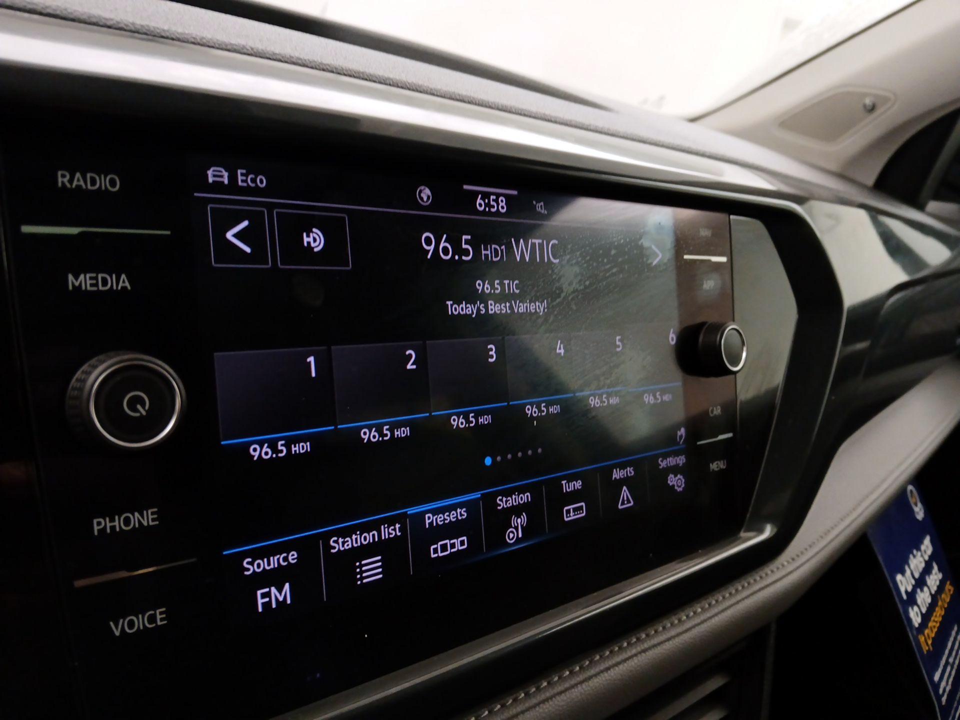 Thumbnail: 2022 Volkswagen Taos - 16