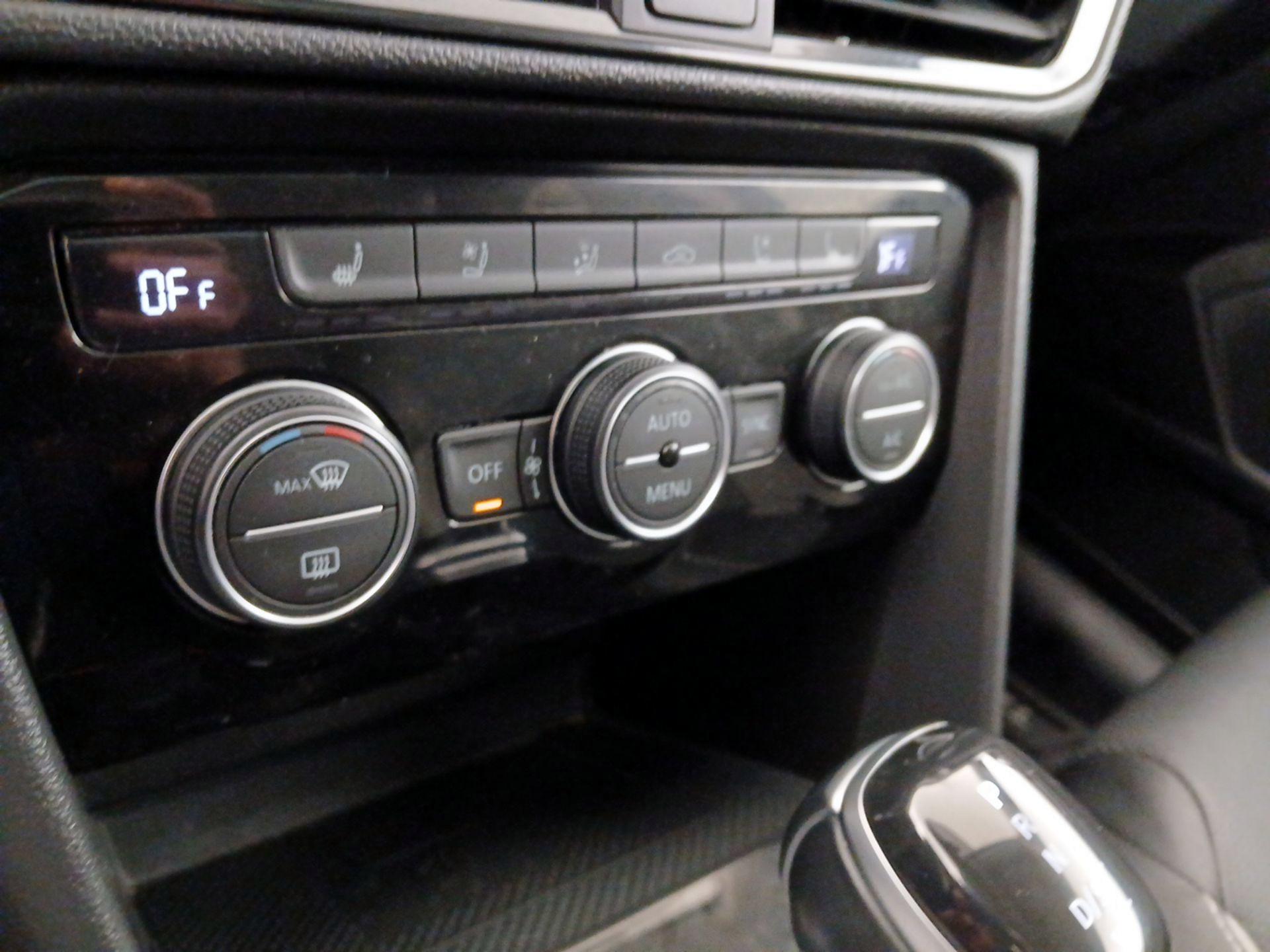 Thumbnail: 2022 Volkswagen Taos - 17