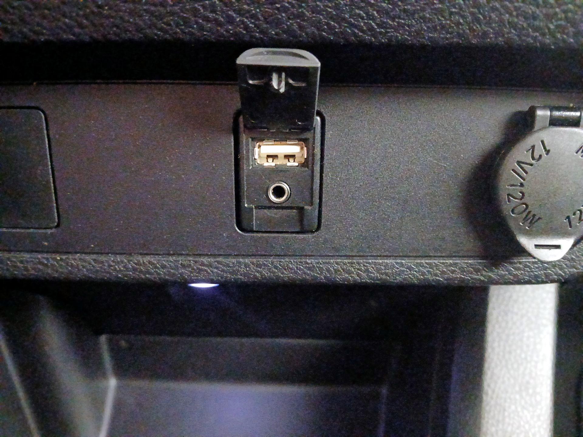 Thumbnail: 2016 Toyota Tacoma - 17