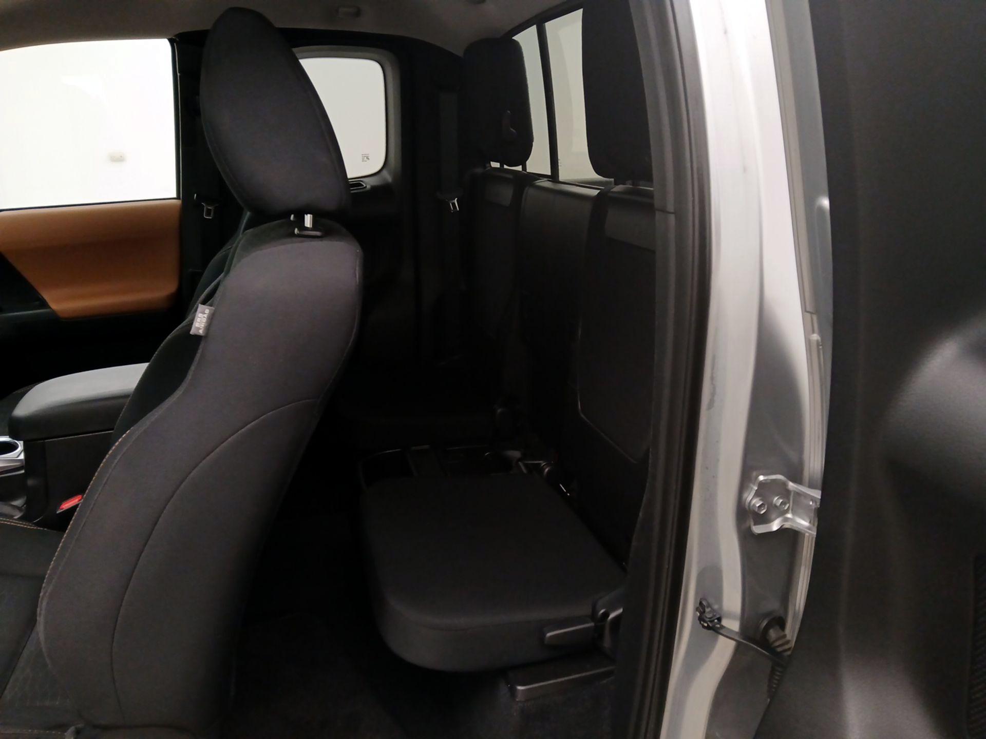 Thumbnail: 2016 Toyota Tacoma - 18