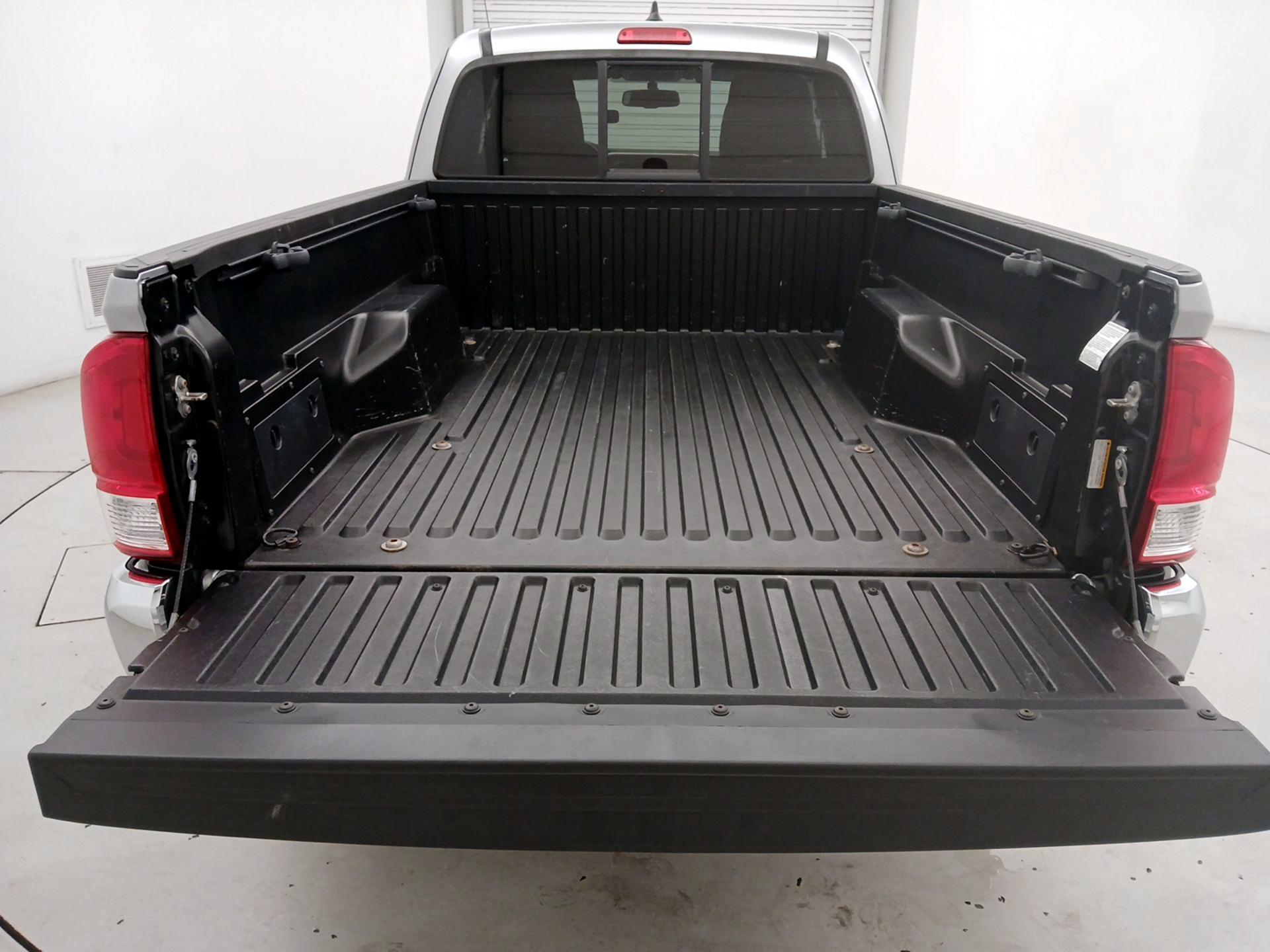 Thumbnail: 2016 Toyota Tacoma - 19