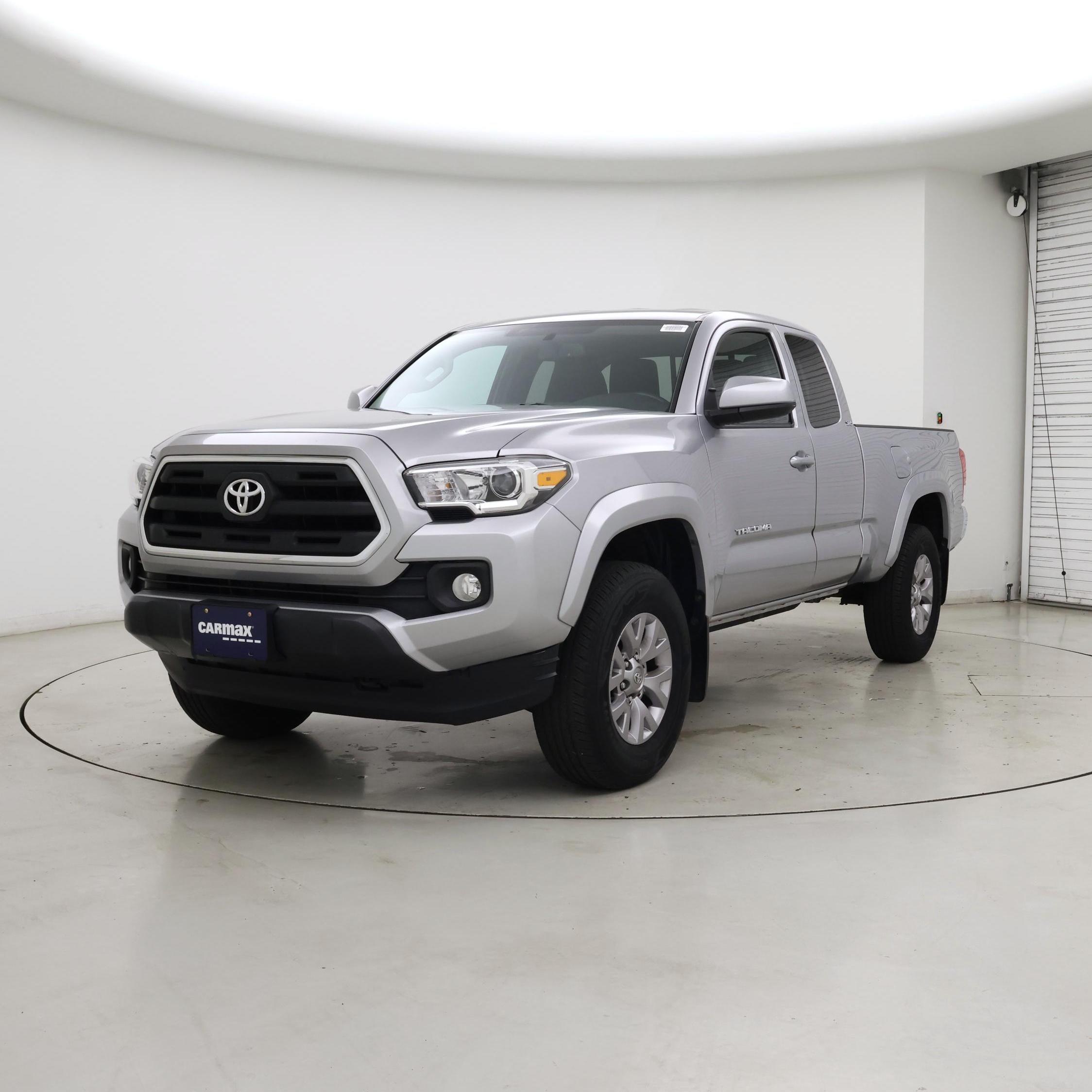 Thumbnail: 2016 Toyota Tacoma - 4
