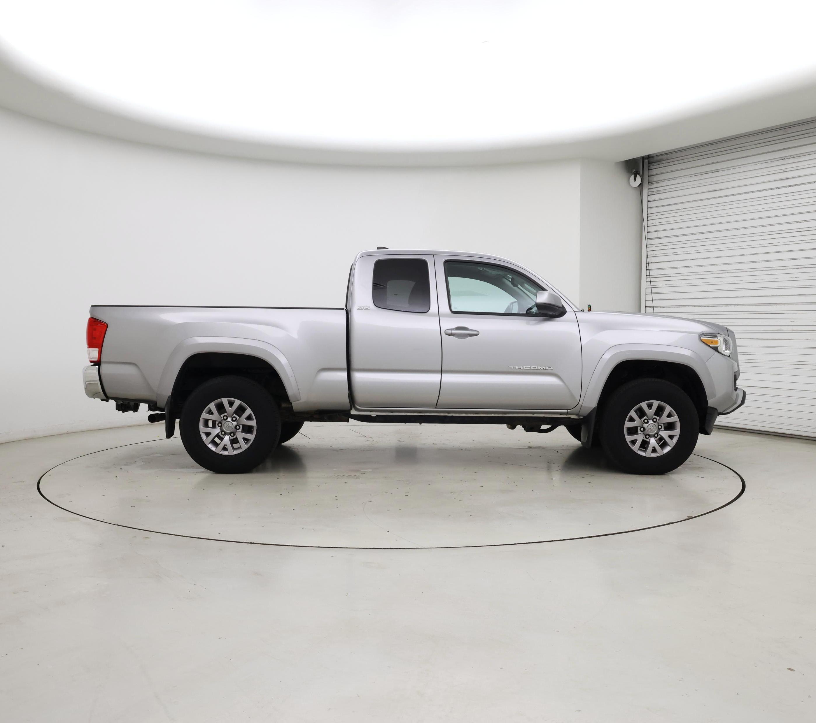 Thumbnail: 2016 Toyota Tacoma - 7