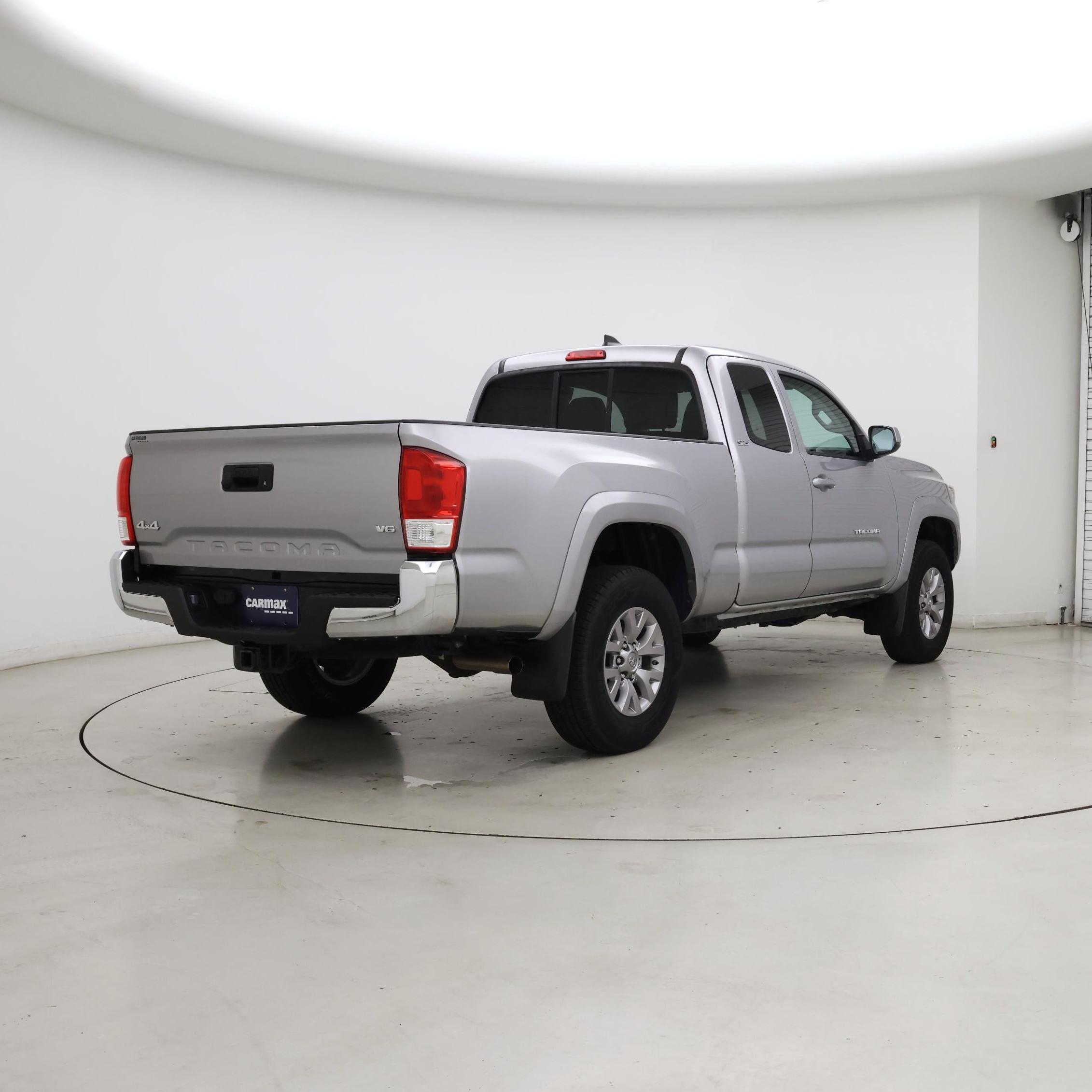 Thumbnail: 2016 Toyota Tacoma - 8