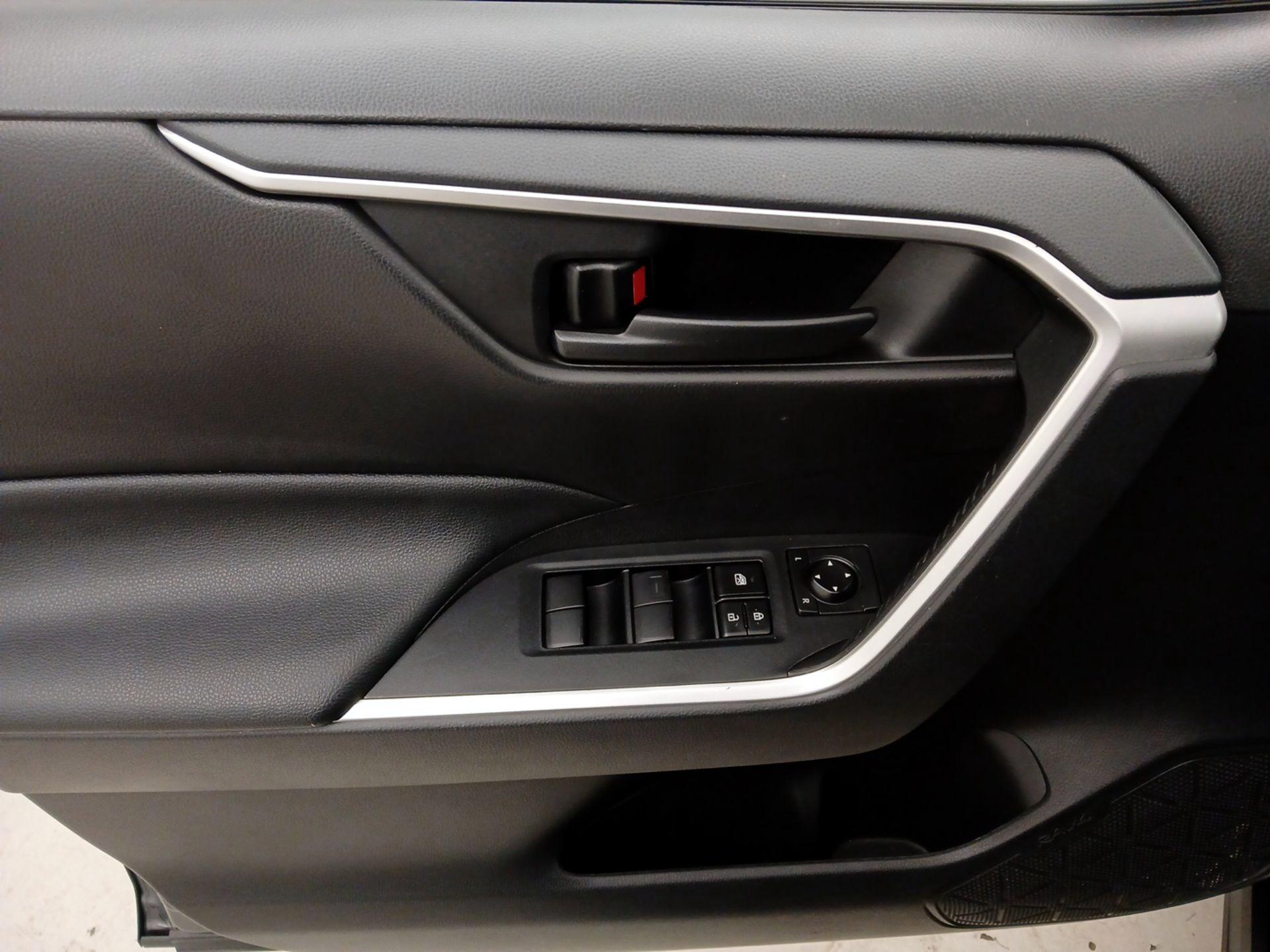 Thumbnail: 2021 Toyota RAV4 - 12