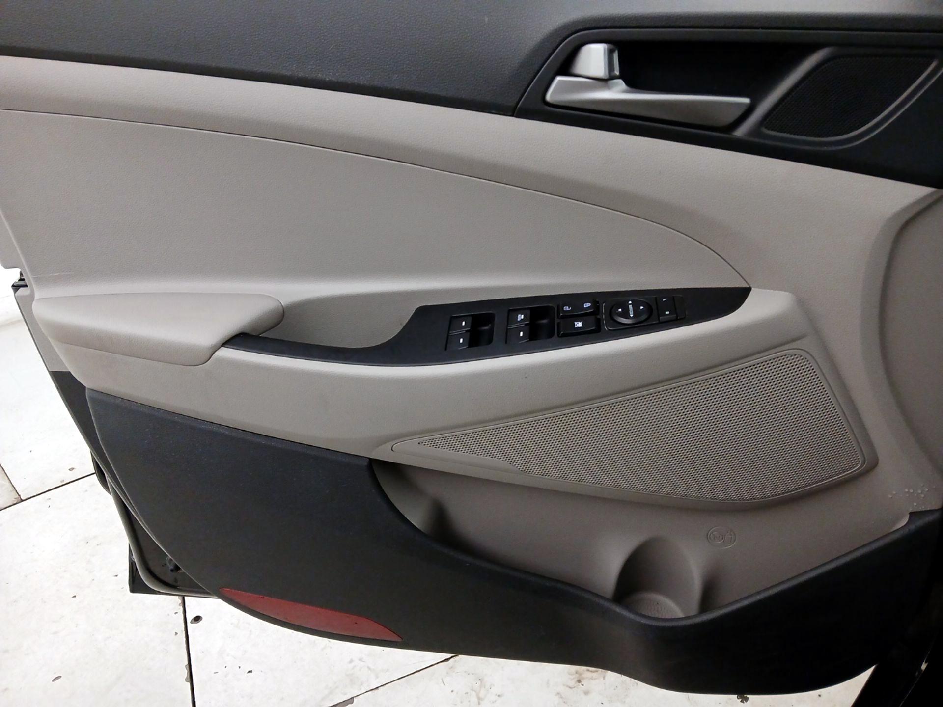 Thumbnail: 2017 Hyundai Tucson - 12