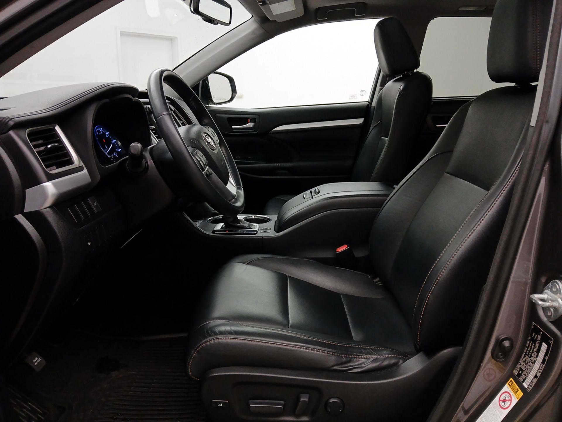 Thumbnail: 2016 Toyota Highlander - 11