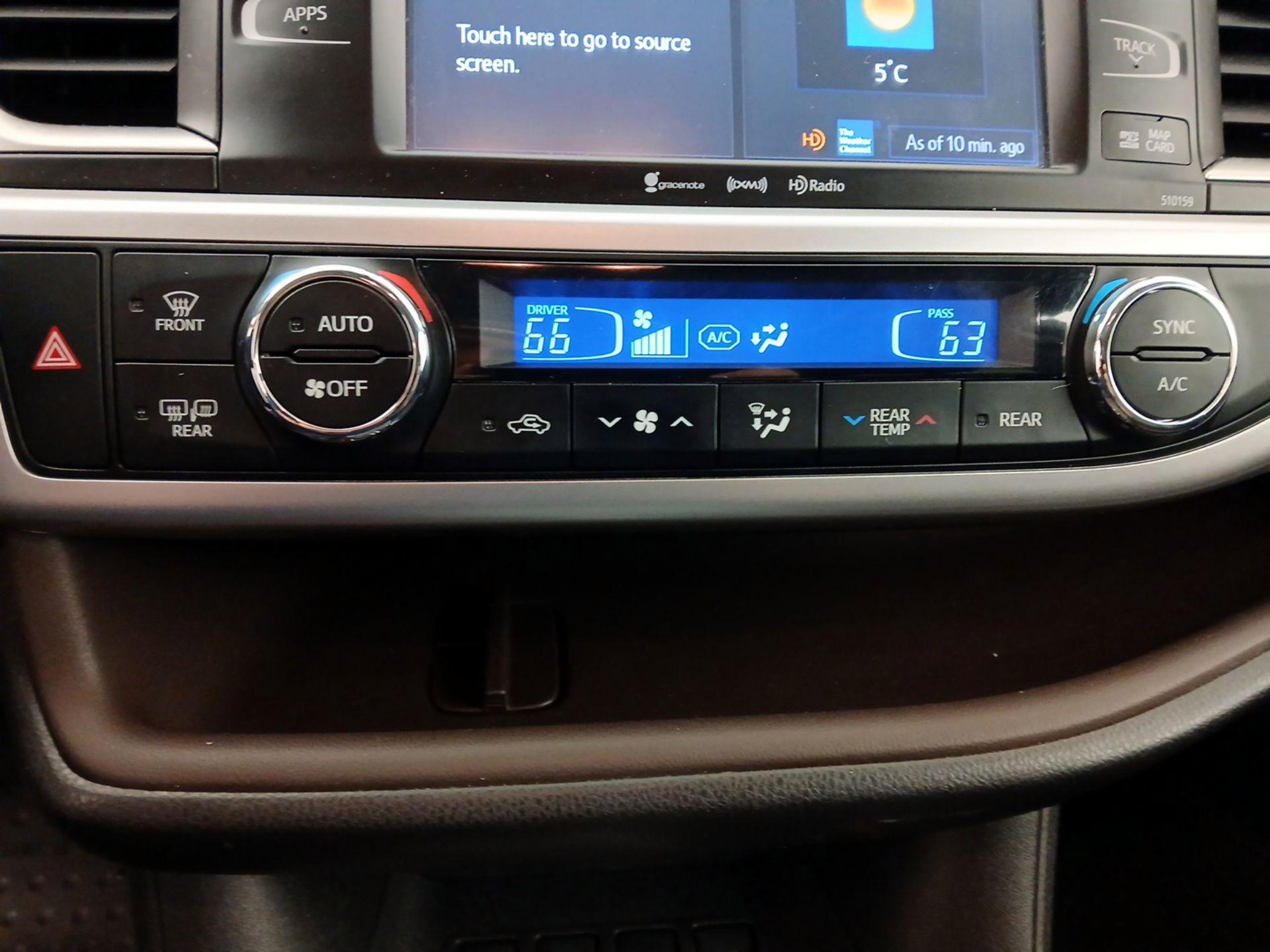 Thumbnail: 2016 Toyota Highlander - 16