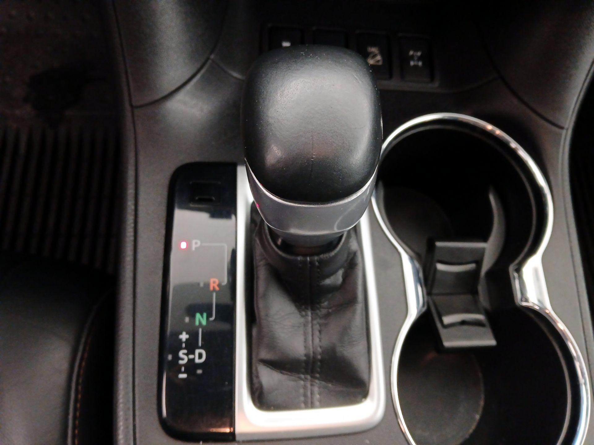 Thumbnail: 2016 Toyota Highlander - 17