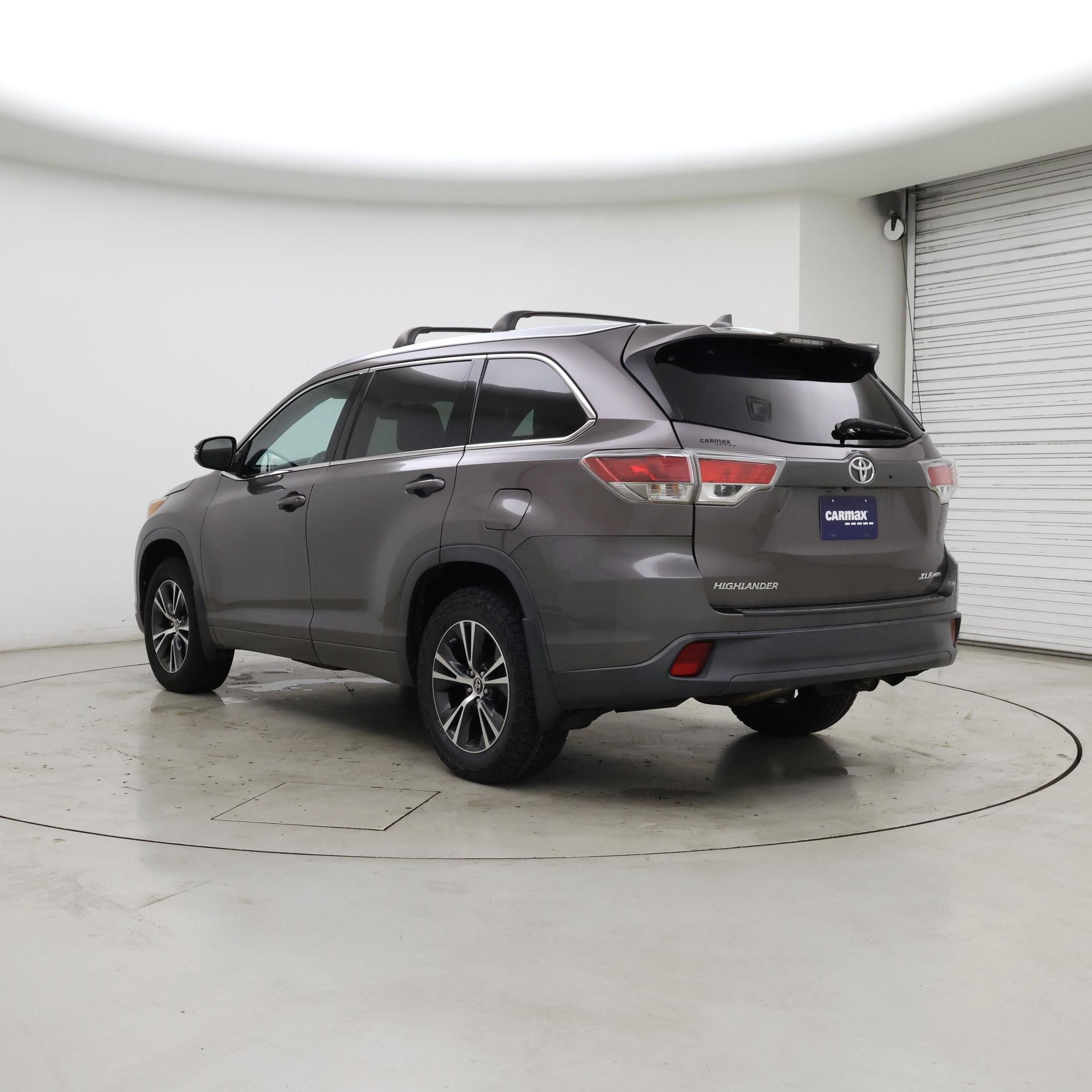 Thumbnail: 2016 Toyota Highlander - 2