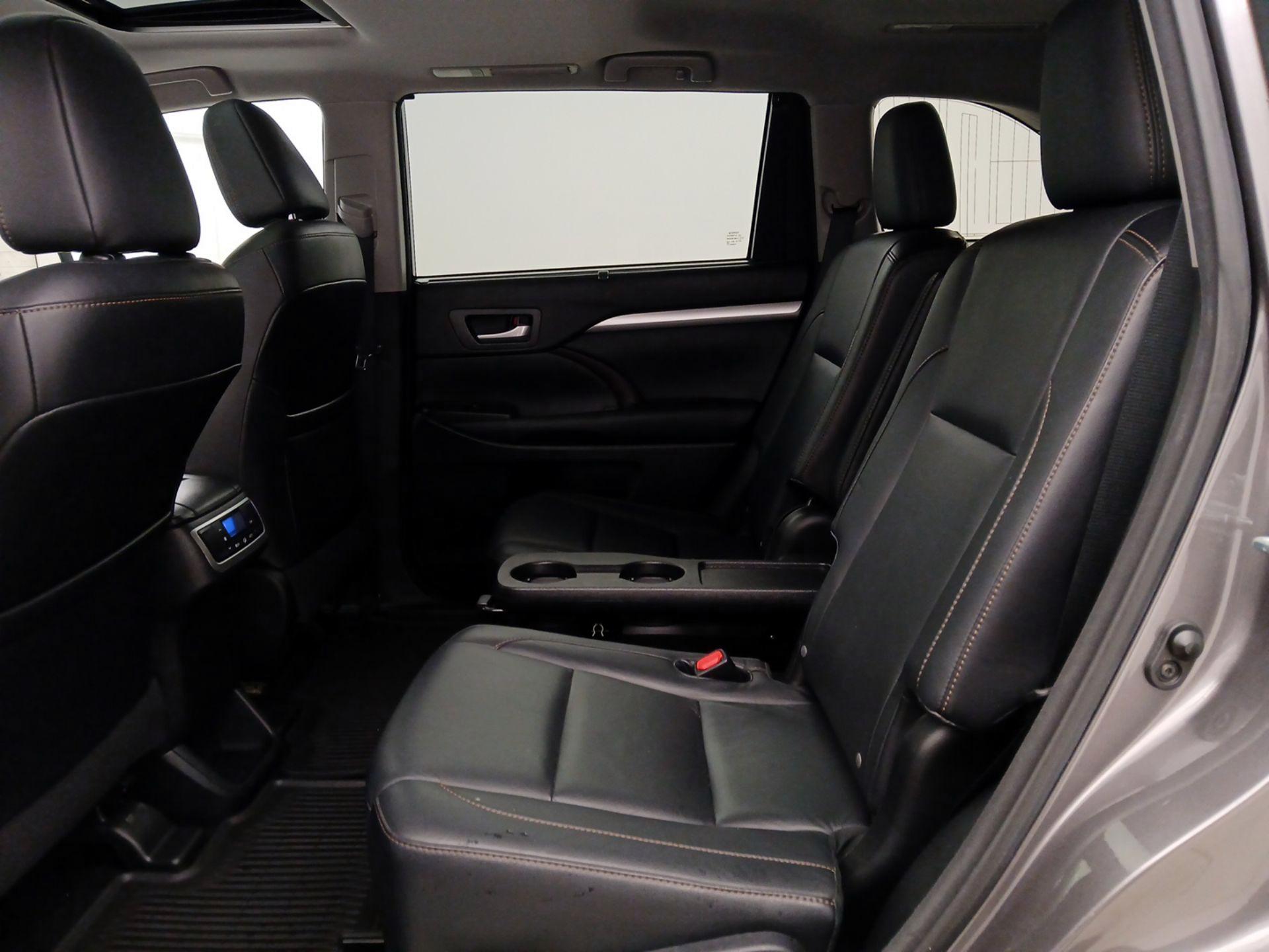 Thumbnail: 2016 Toyota Highlander - 20