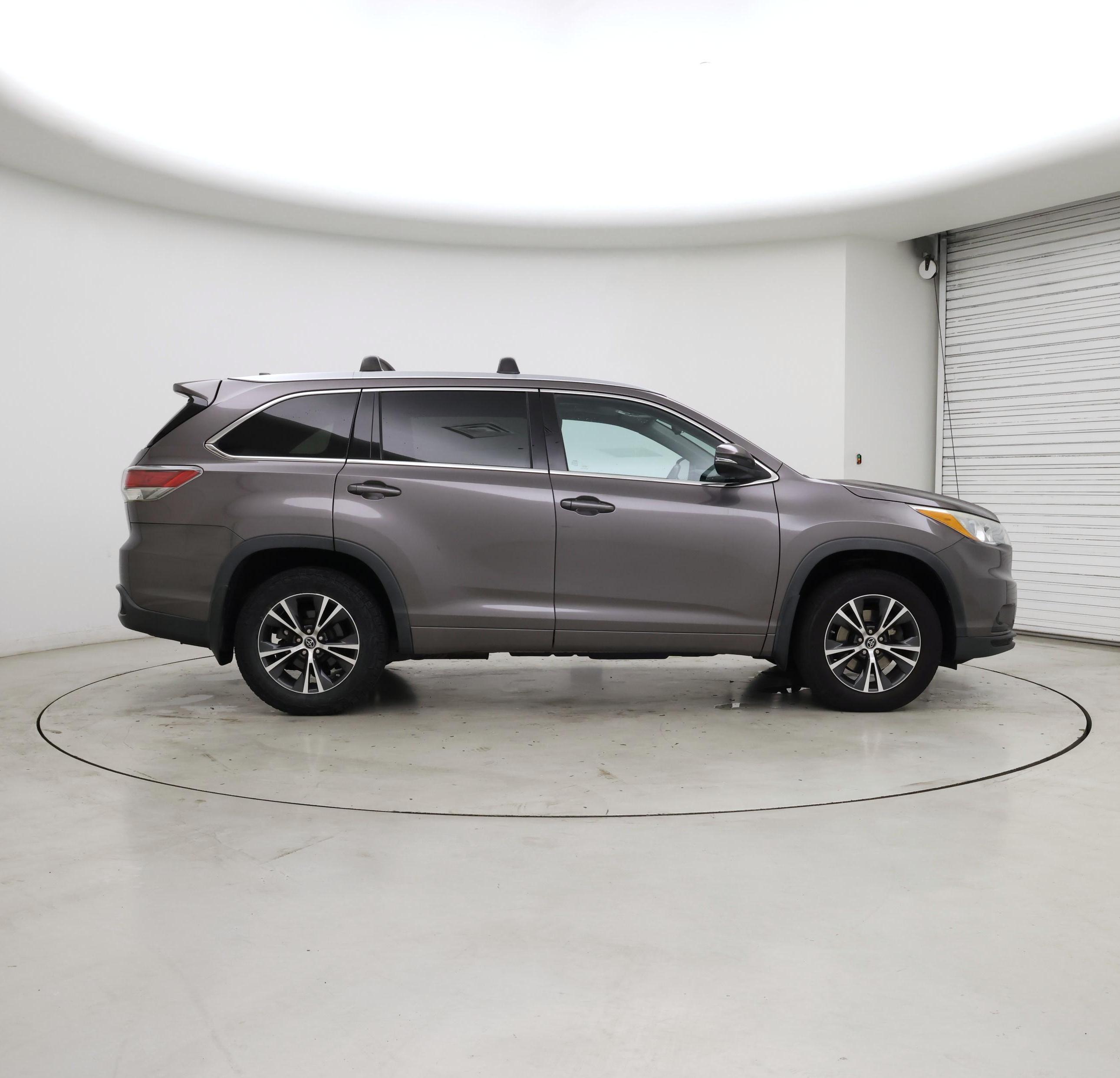 Thumbnail: 2016 Toyota Highlander - 7