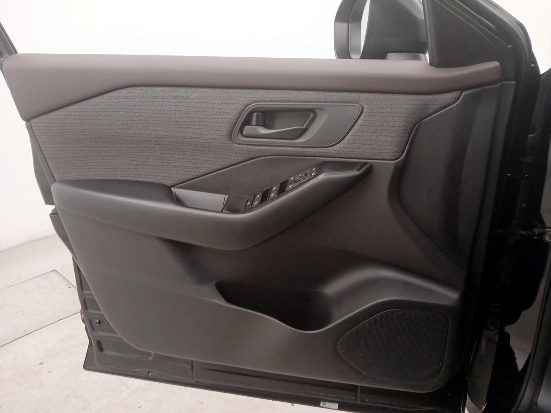 Thumbnail: 2023 Nissan Rogue - 12