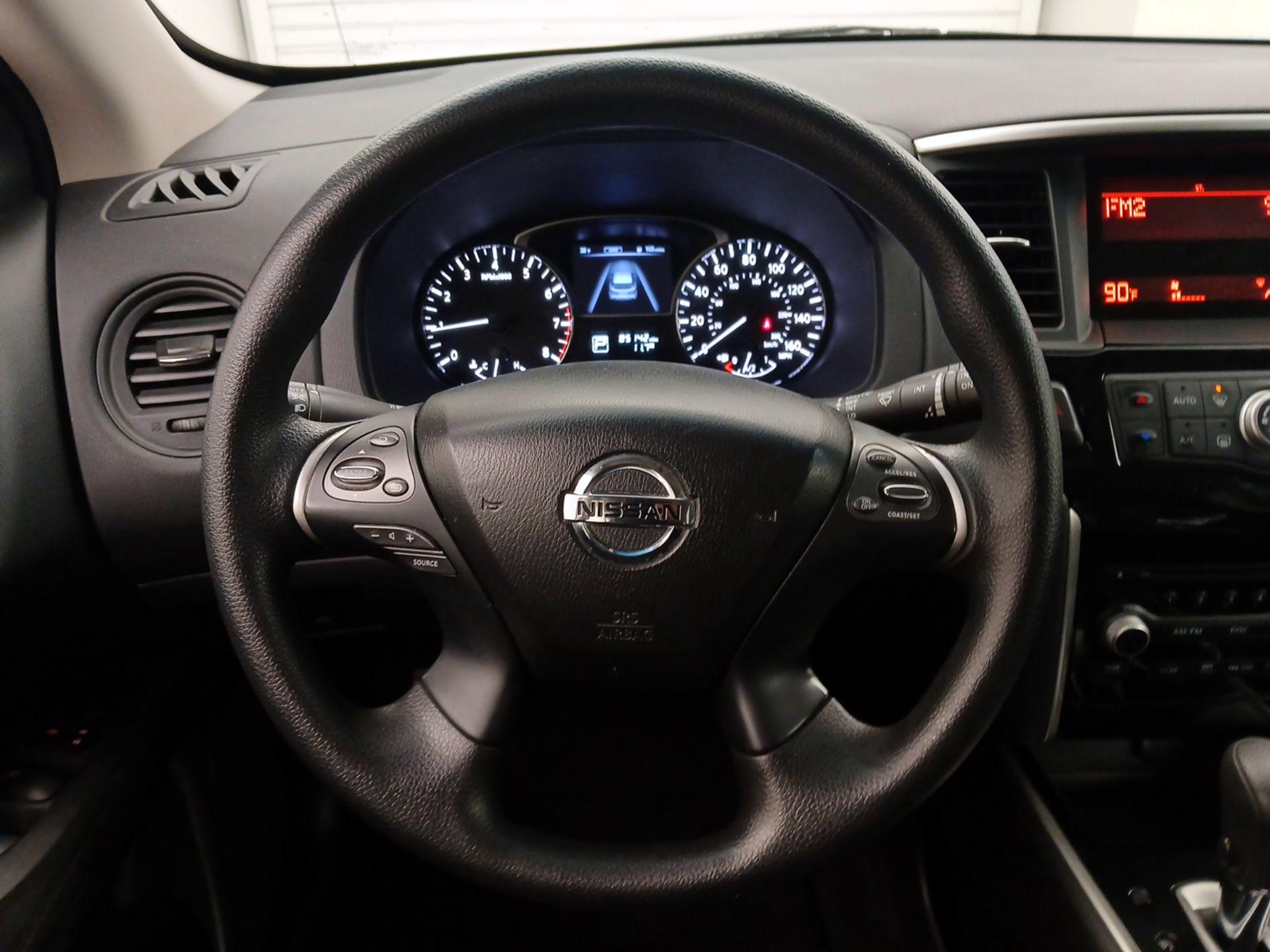 Thumbnail: 2015 Nissan Pathfinder - 10