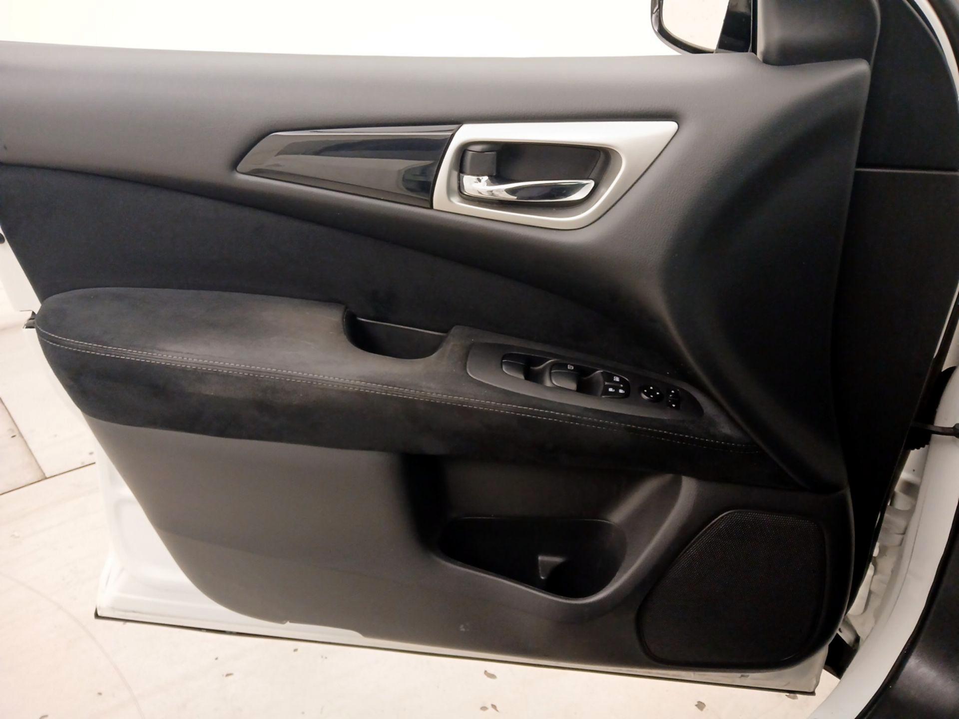 Thumbnail: 2015 Nissan Pathfinder - 12