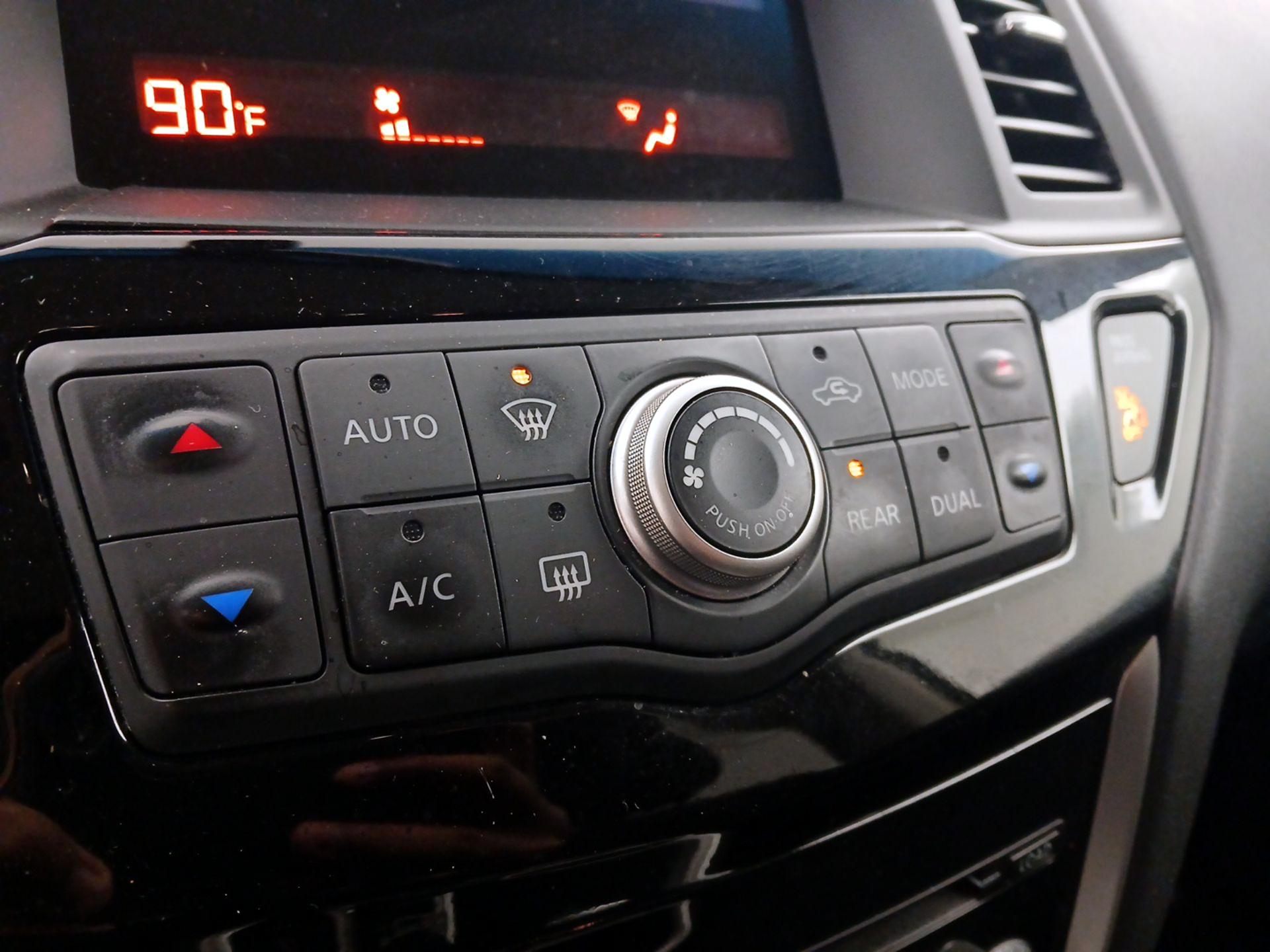 Thumbnail: 2015 Nissan Pathfinder - 15