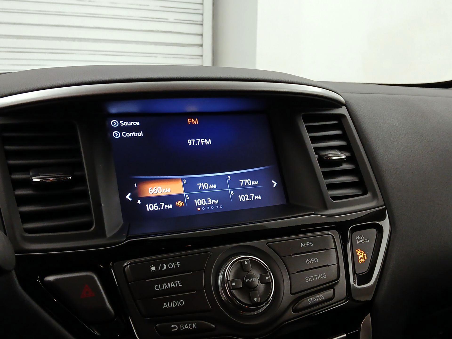 Thumbnail: 2018 Nissan Pathfinder - 15