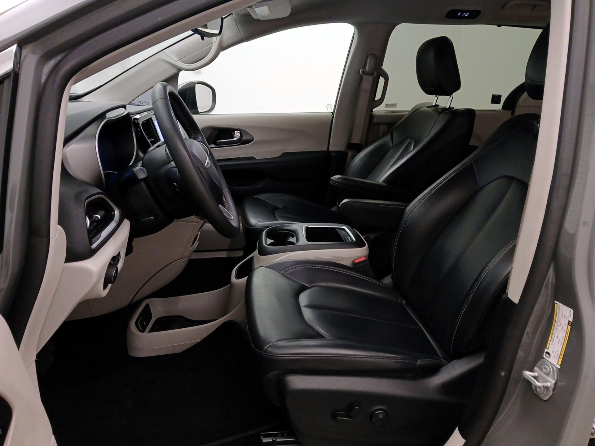 Thumbnail: 2023 Chrysler Pacifica - 11