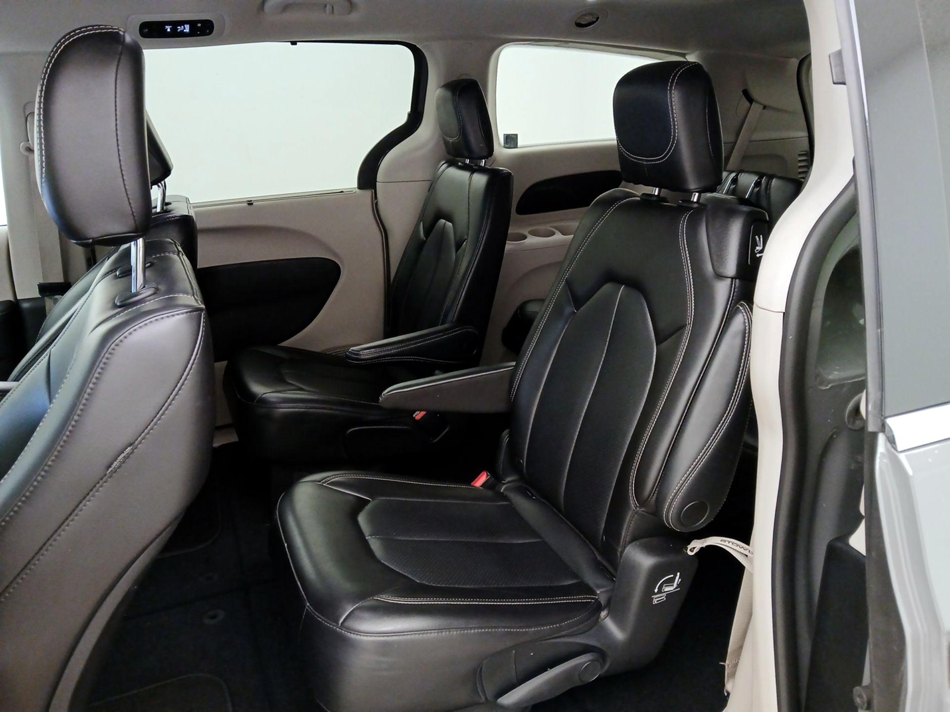 Thumbnail: 2023 Chrysler Pacifica - 19