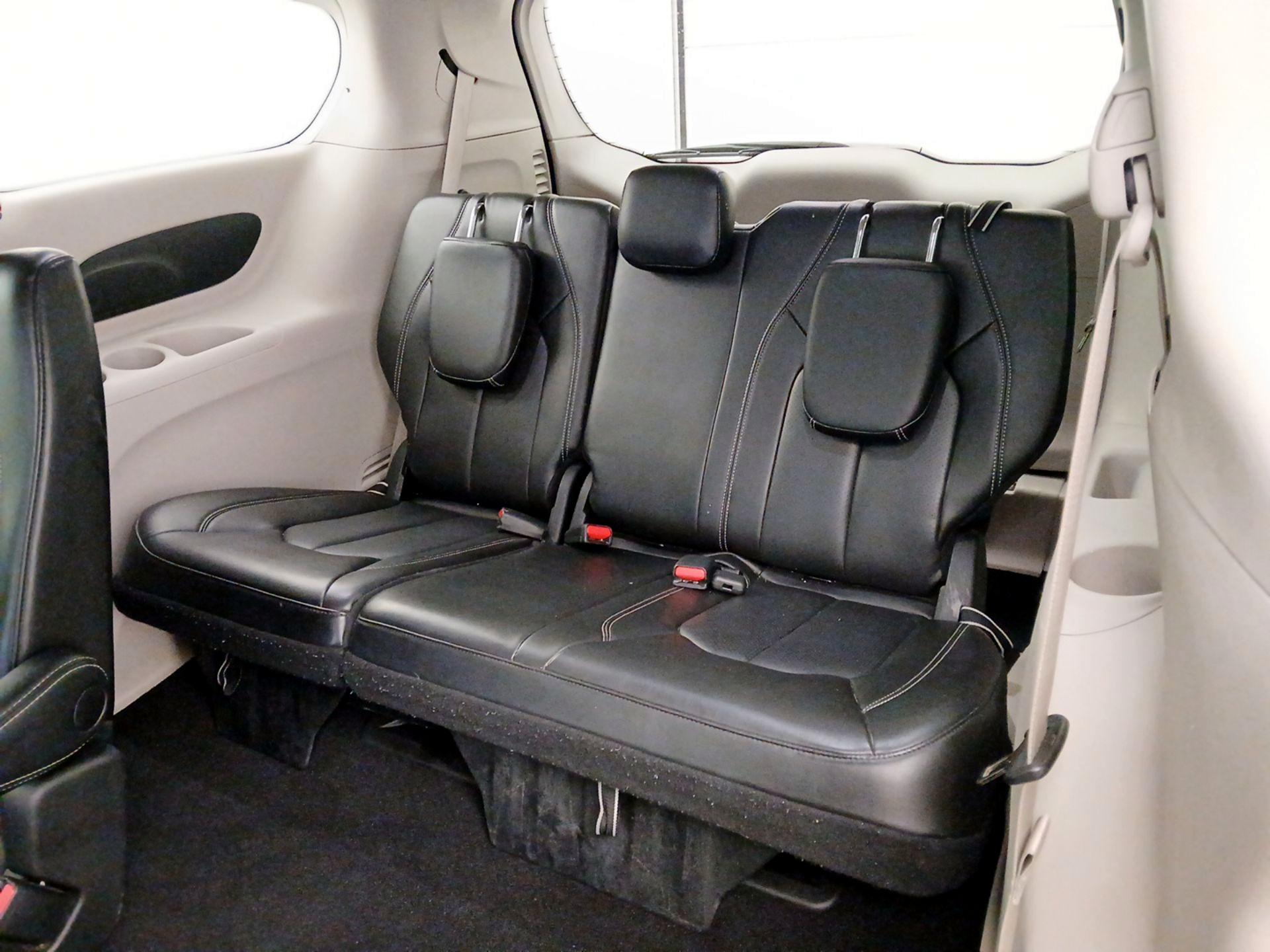 Thumbnail: 2023 Chrysler Pacifica - 20