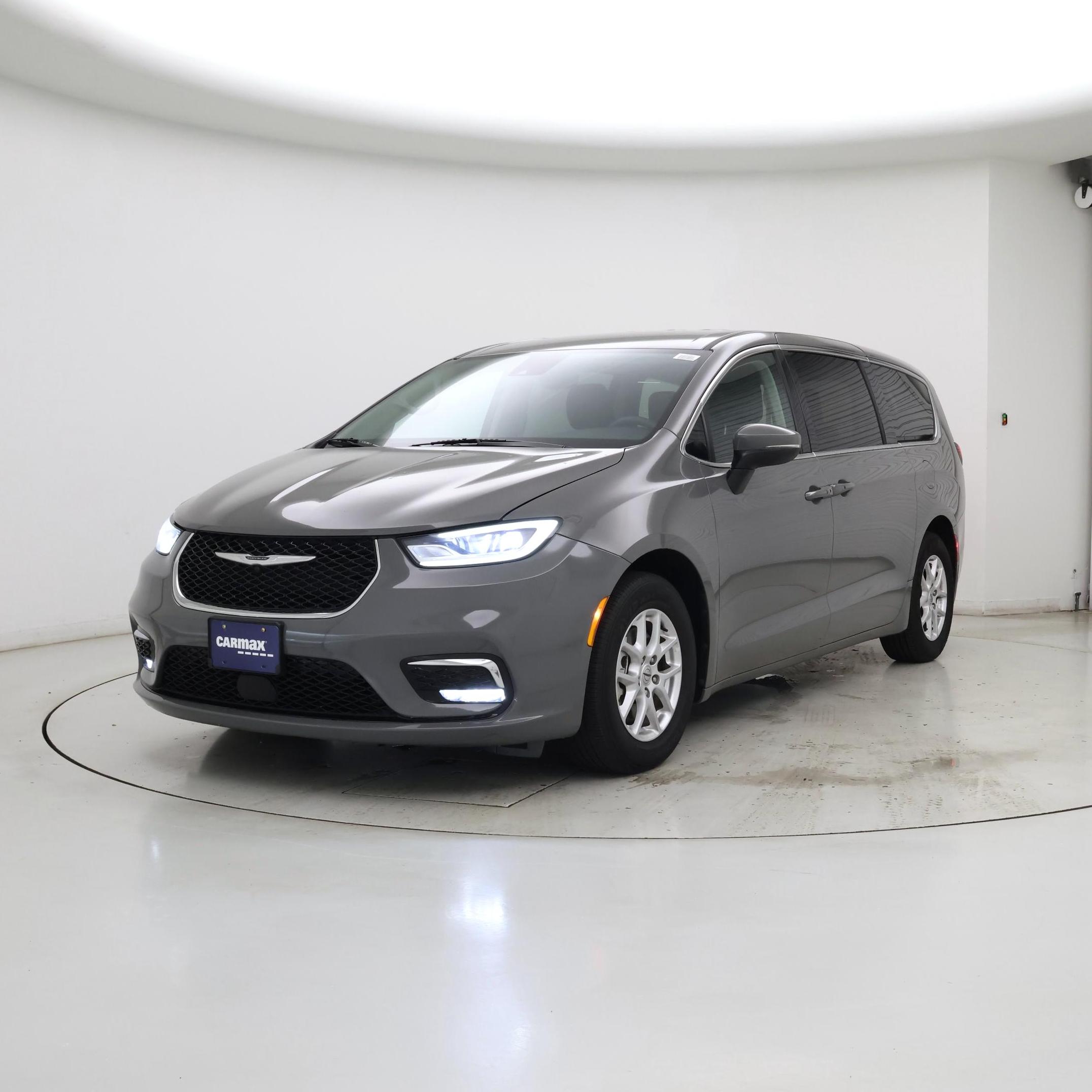 Thumbnail: 2023 Chrysler Pacifica - 4