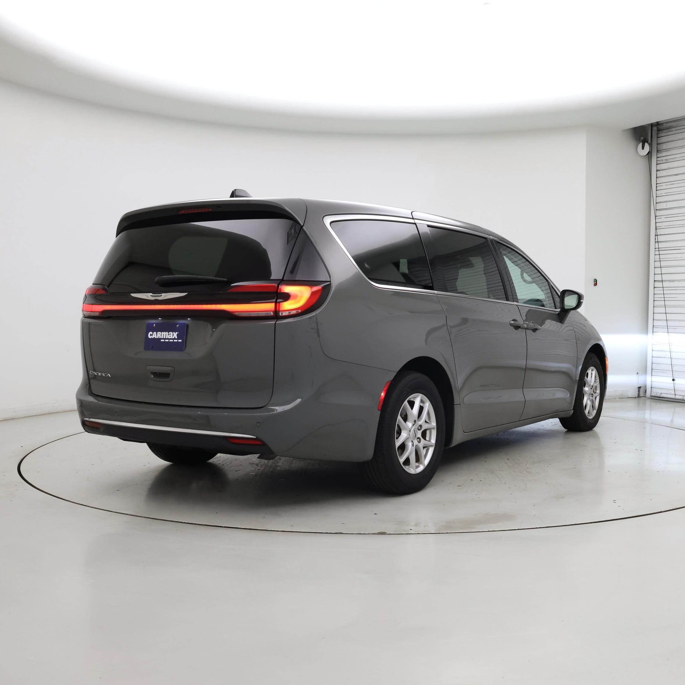 Thumbnail: 2023 Chrysler Pacifica - 8