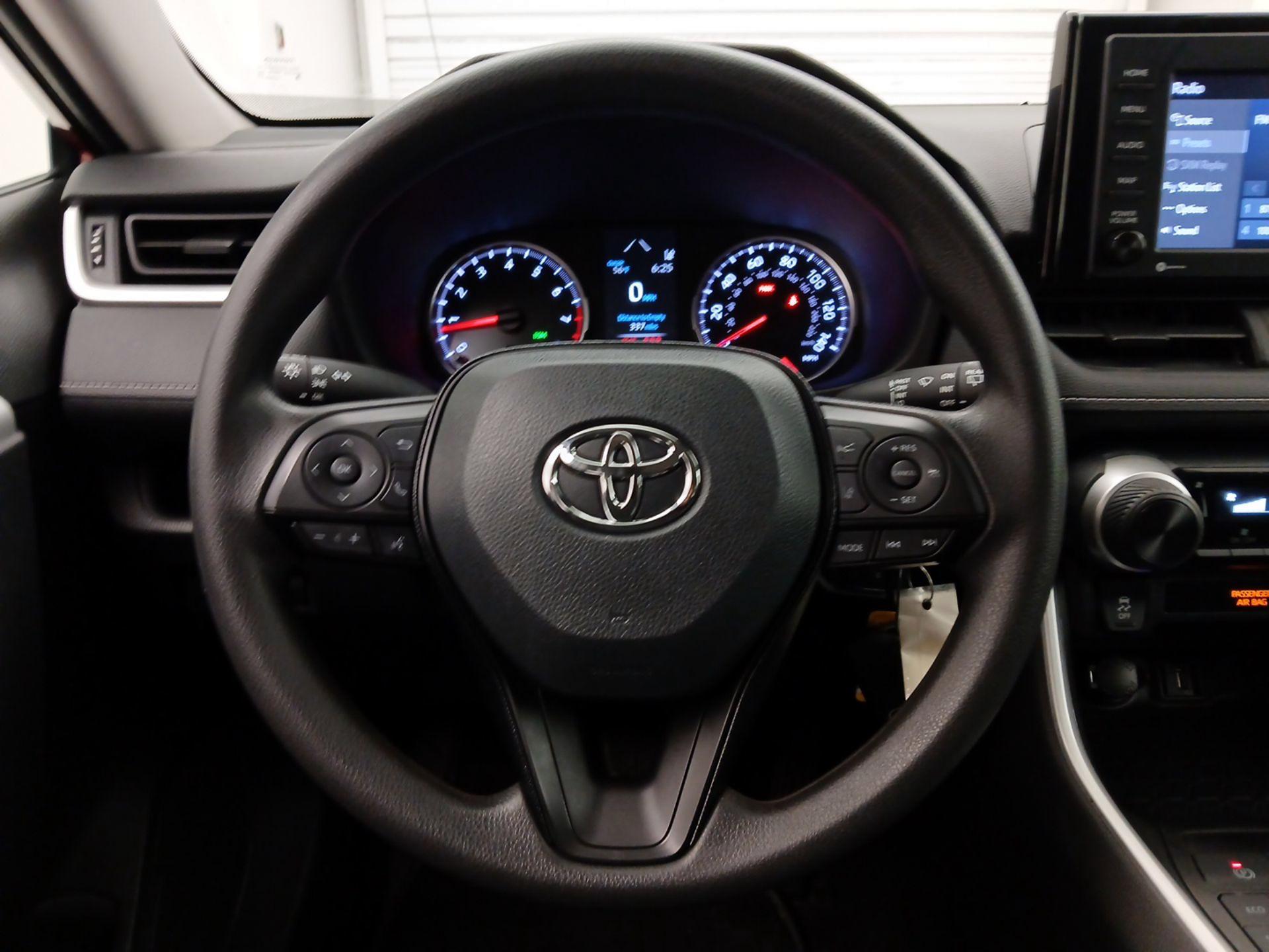 Thumbnail: 2020 Toyota RAV4 - 10