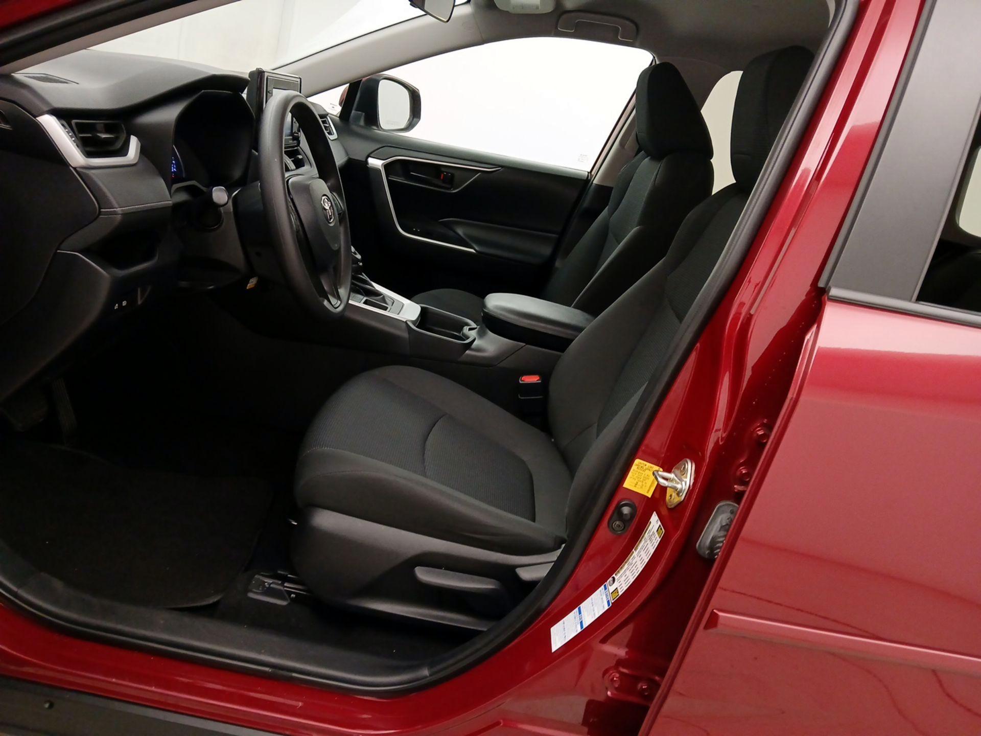 Thumbnail: 2020 Toyota RAV4 - 11