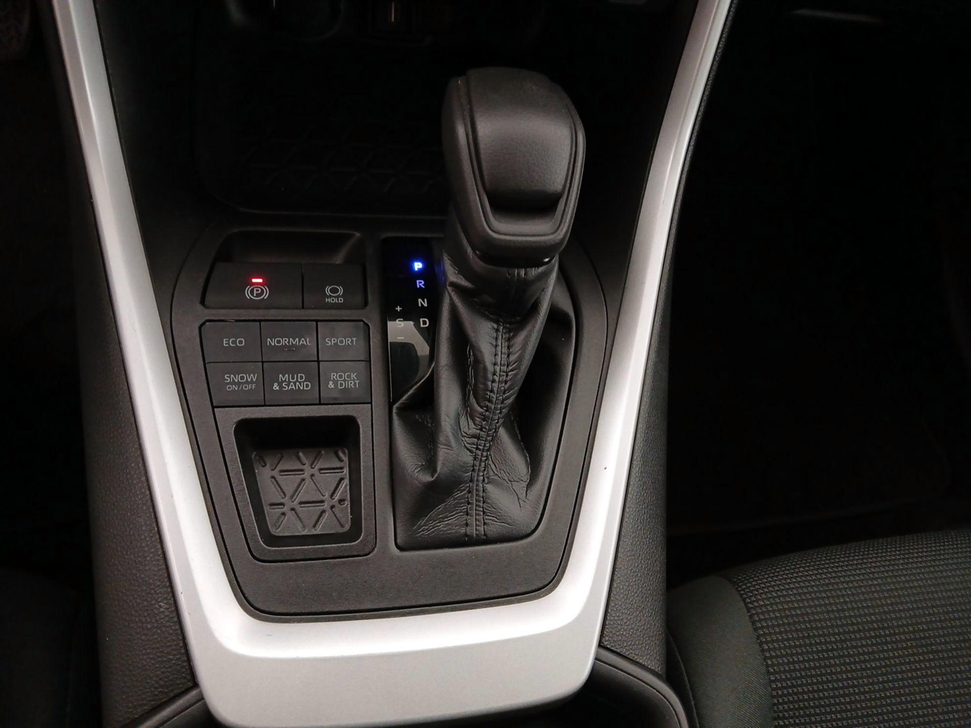 Thumbnail: 2020 Toyota RAV4 - 17