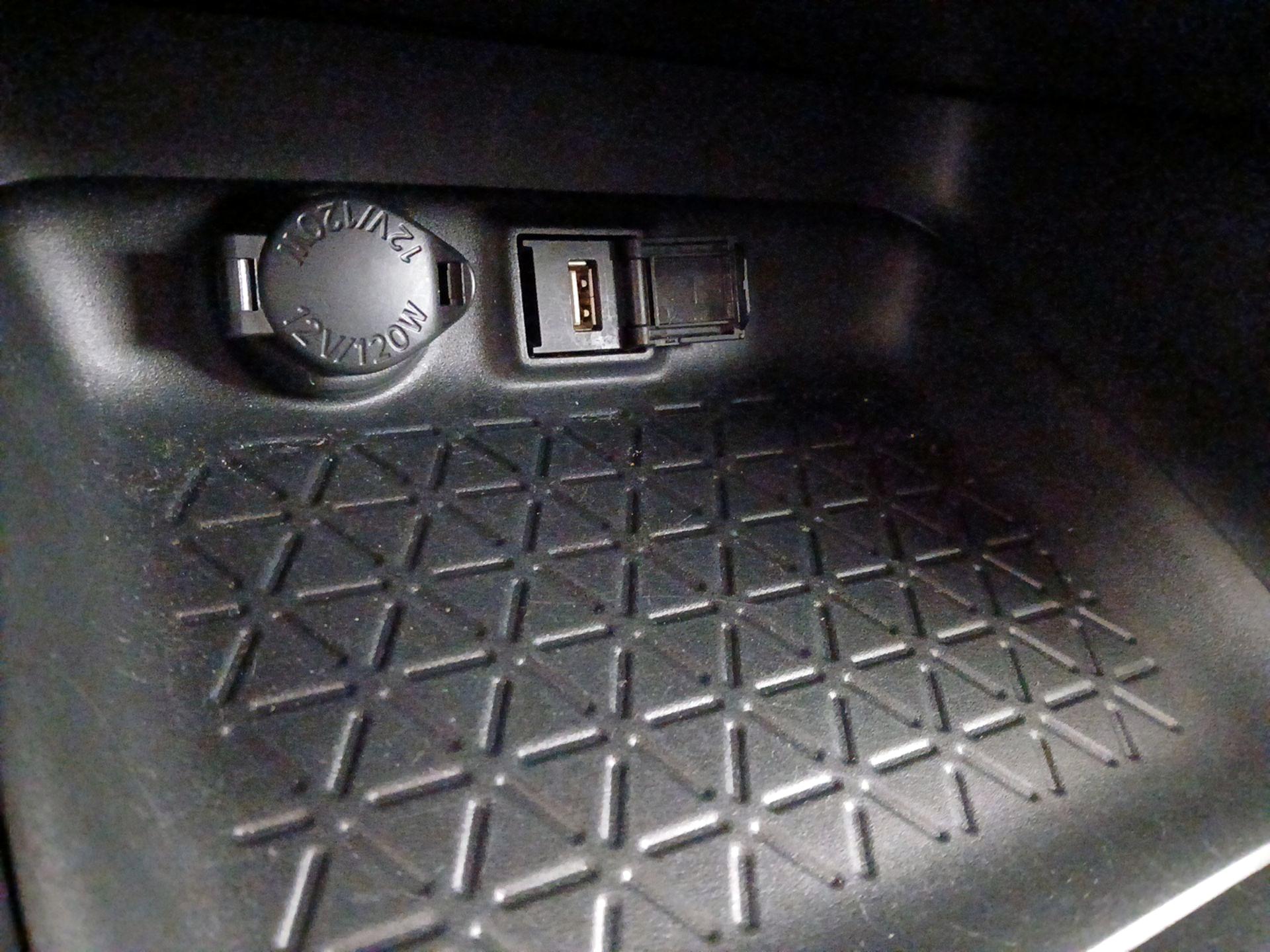 Thumbnail: 2020 Toyota RAV4 - 18