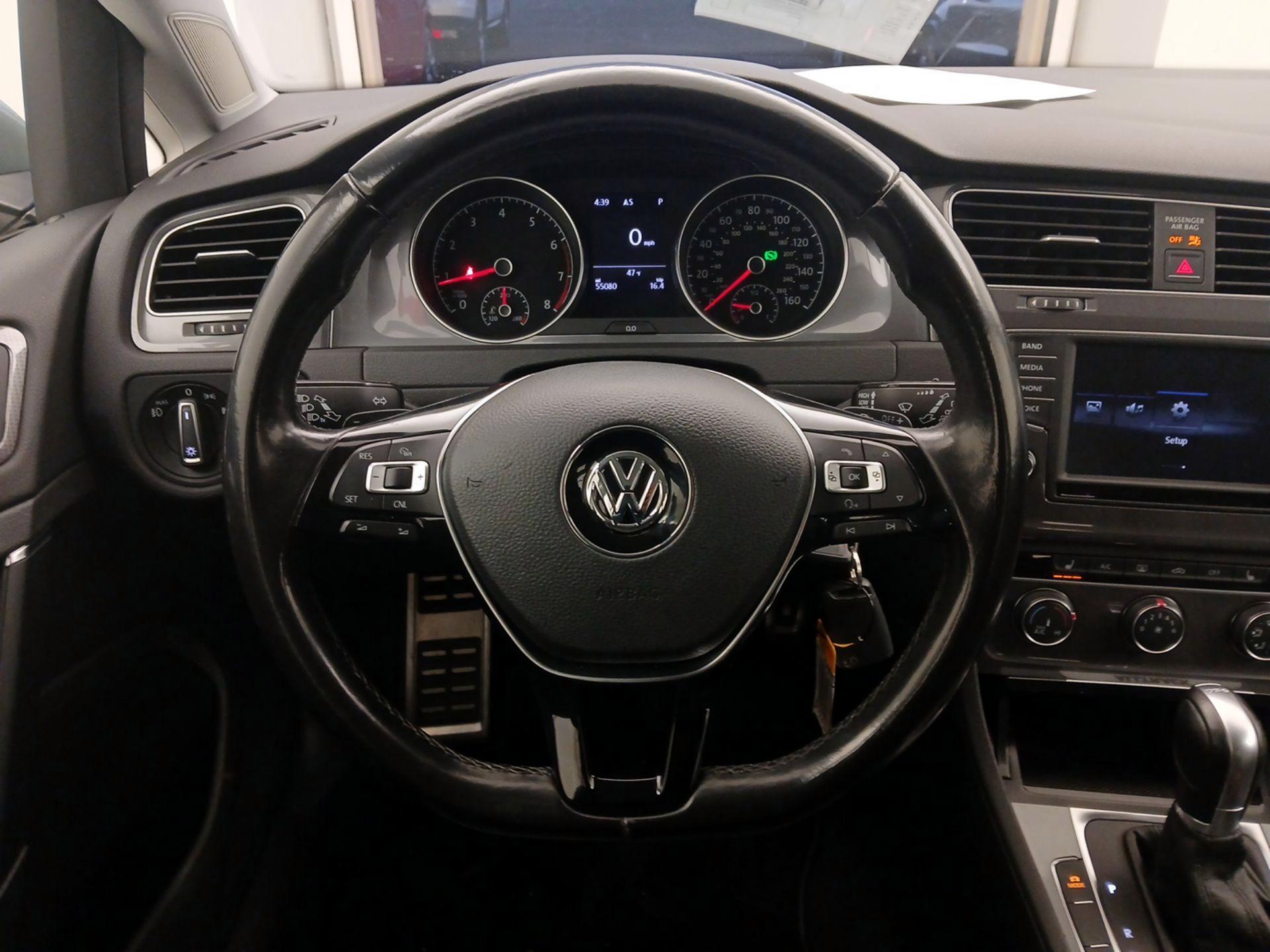 Thumbnail: 2017 Volkswagen Golf - 10
