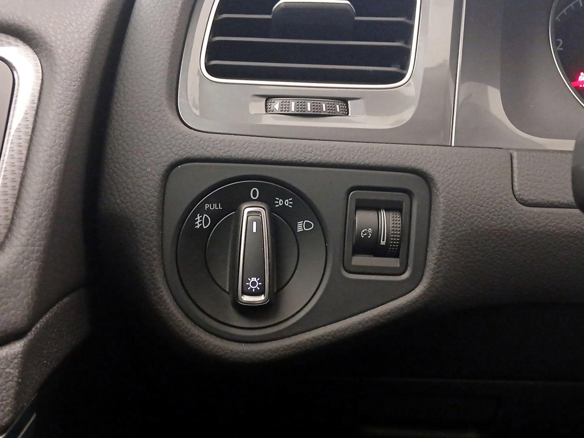 Thumbnail: 2017 Volkswagen Golf - 13