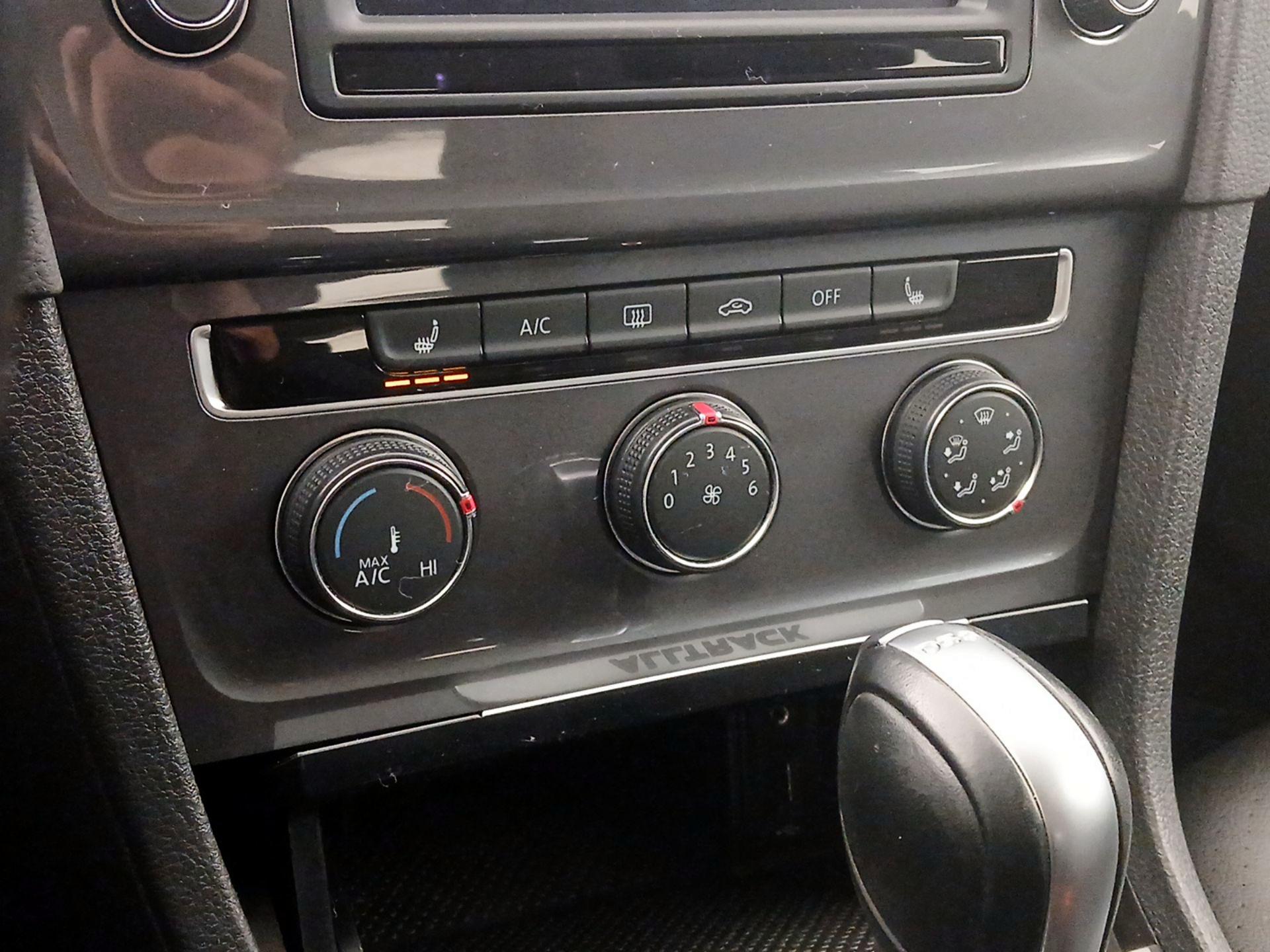 Thumbnail: 2017 Volkswagen Golf - 16