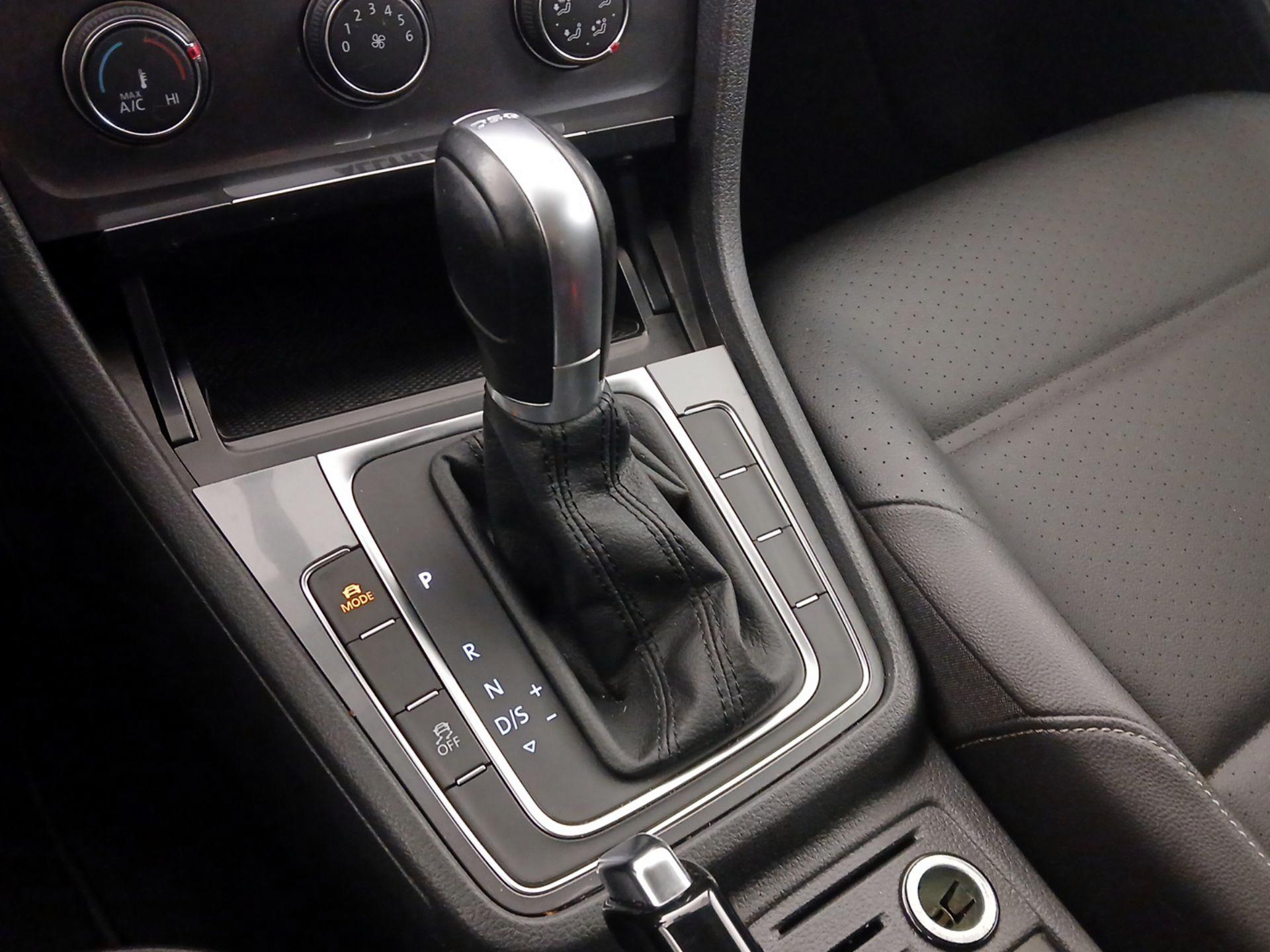 Thumbnail: 2017 Volkswagen Golf - 17