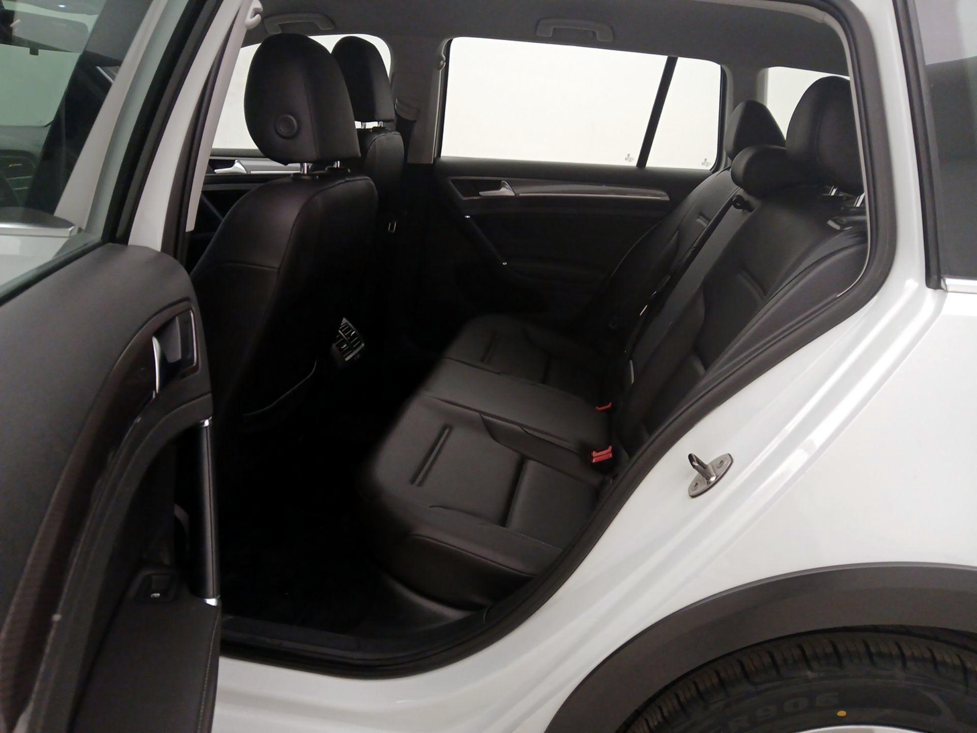 Thumbnail: 2017 Volkswagen Golf - 19