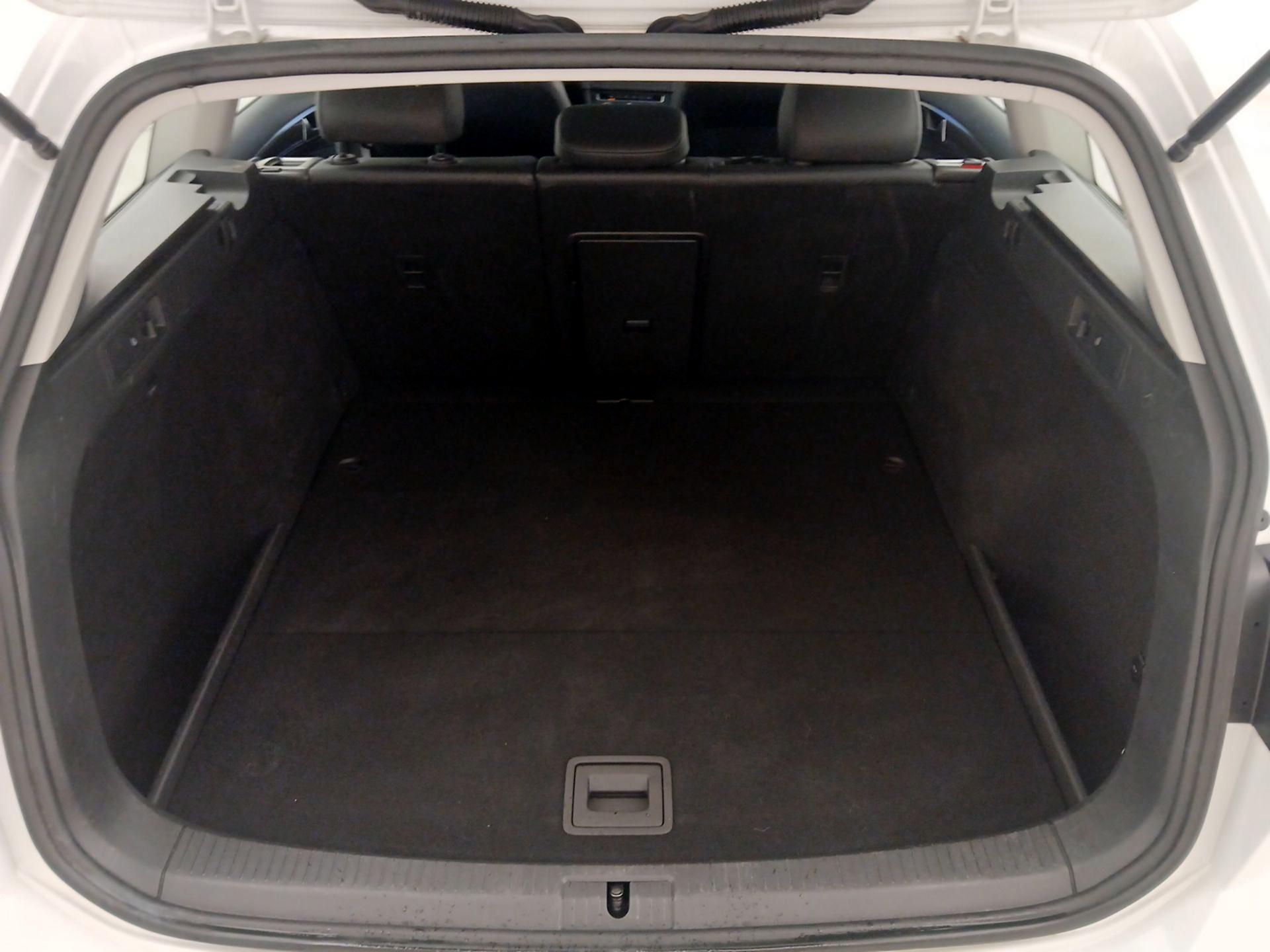 Thumbnail: 2017 Volkswagen Golf - 20