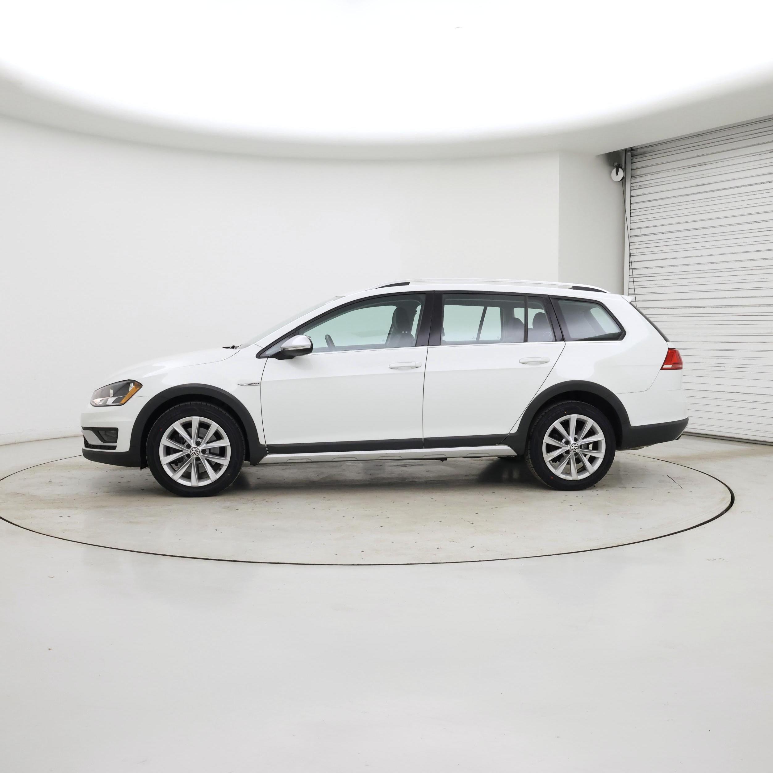 Thumbnail: 2017 Volkswagen Golf - 3