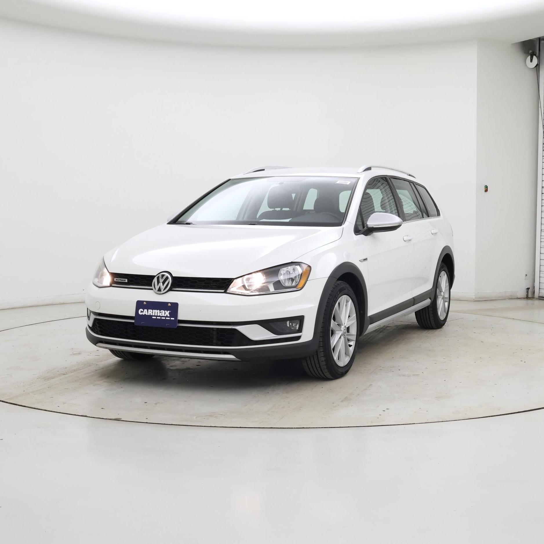 Thumbnail: 2017 Volkswagen Golf - 4