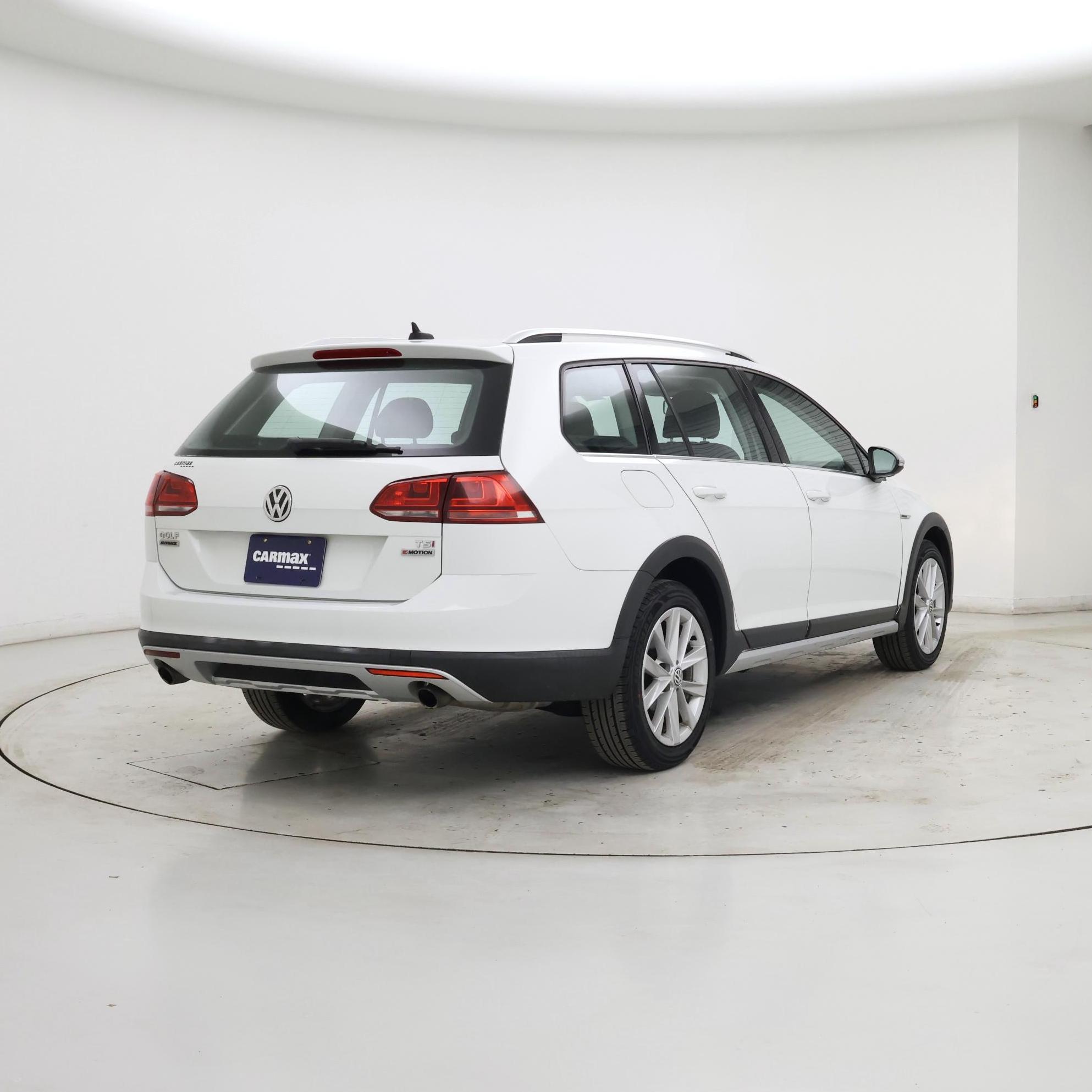 Thumbnail: 2017 Volkswagen Golf - 8