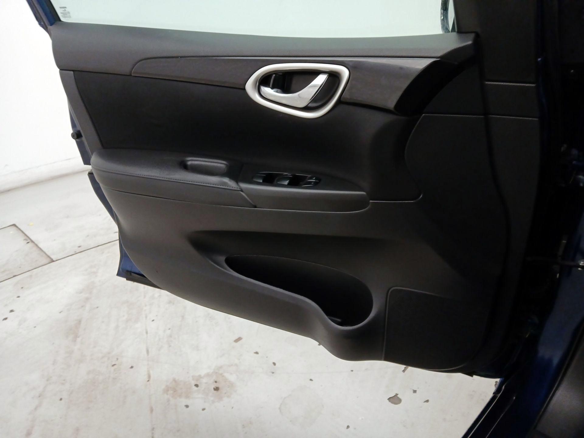 Thumbnail: 2019 Nissan Sentra - 12