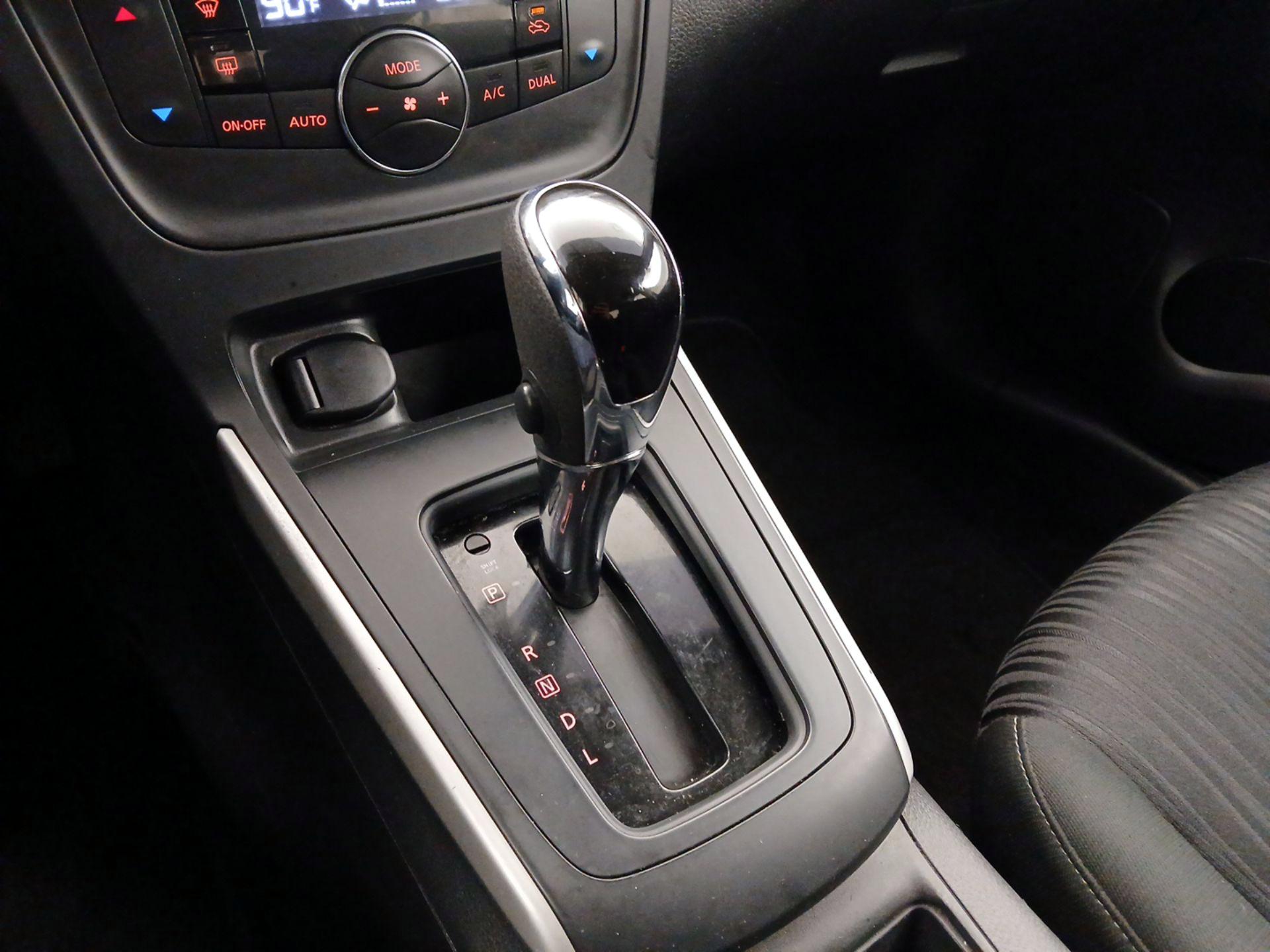 Thumbnail: 2019 Nissan Sentra - 17