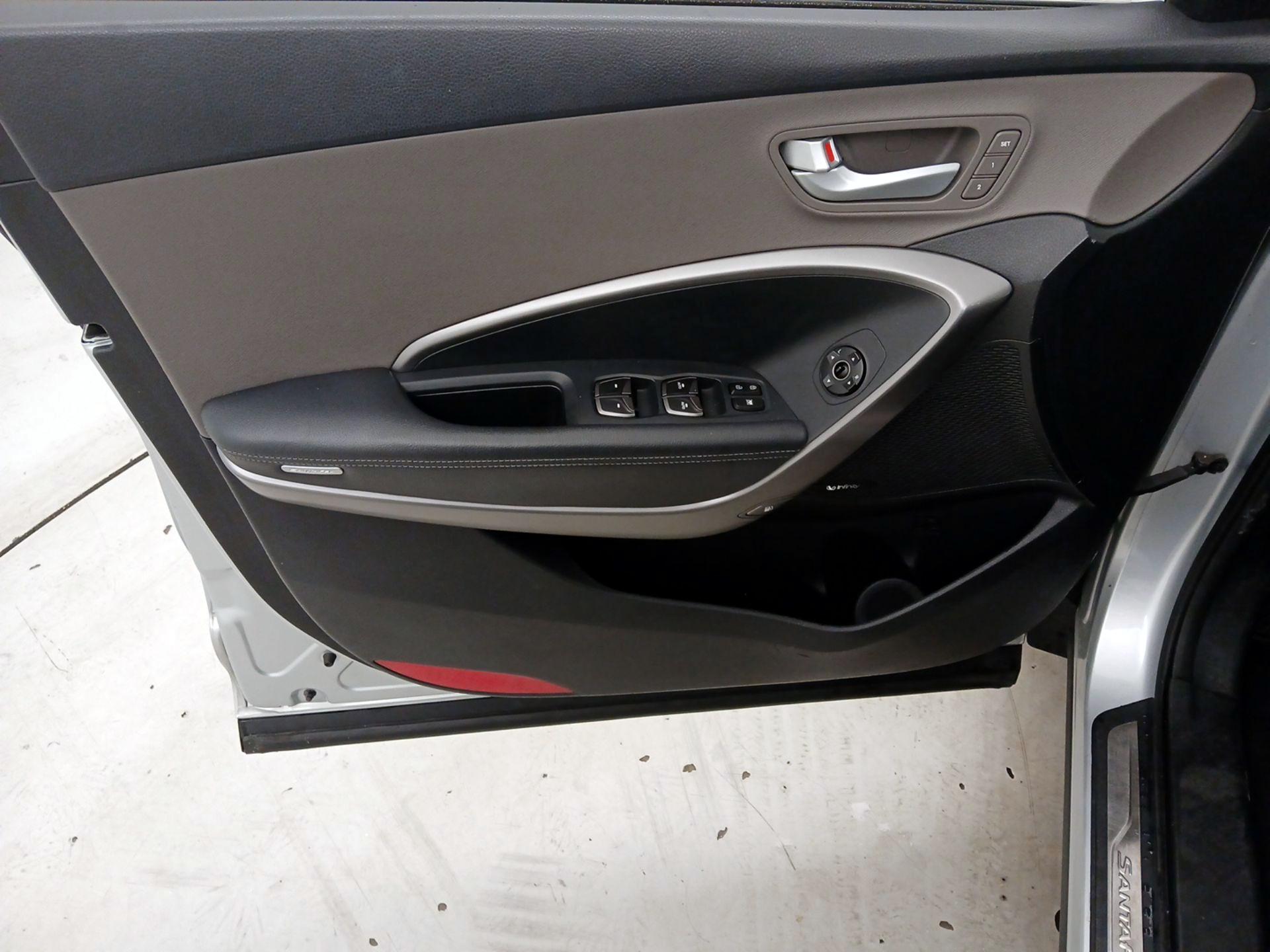 Thumbnail: 2015 Hyundai Santa Fe - 12