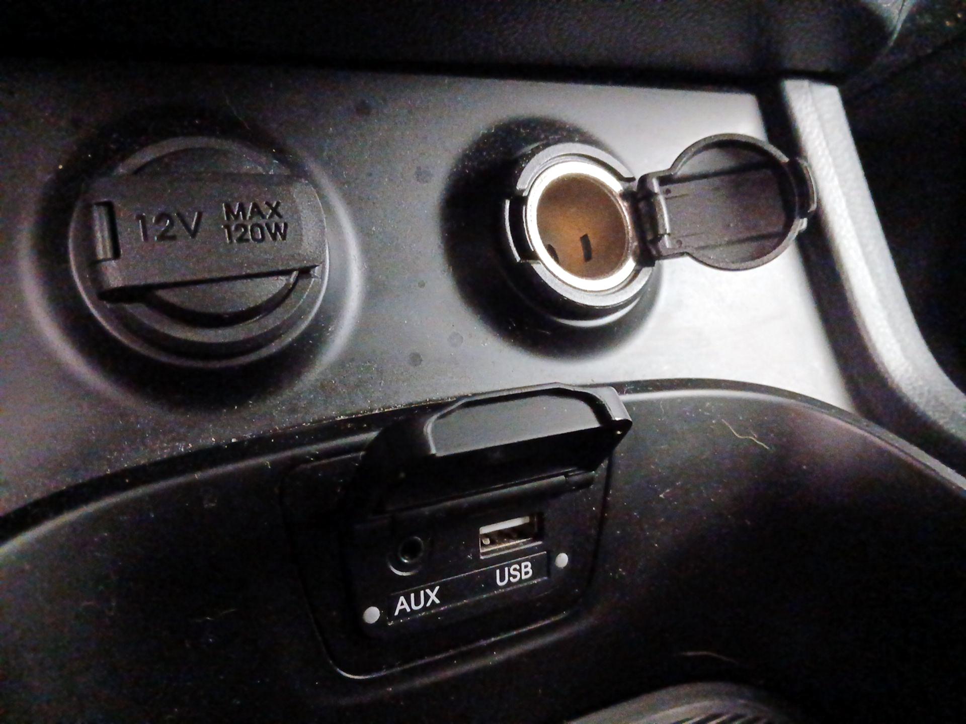 Thumbnail: 2015 Hyundai Santa Fe - 18