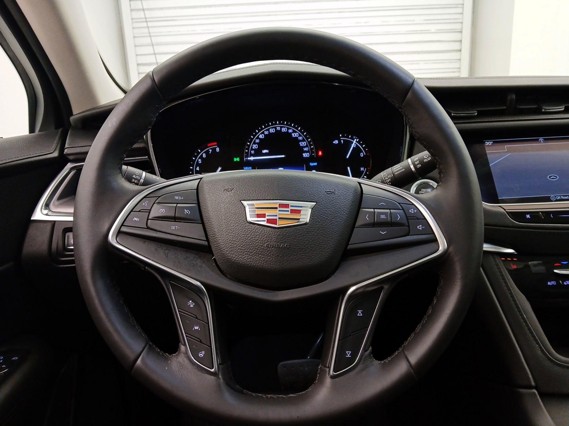 Thumbnail: 2017 Cadillac XT5 - 10