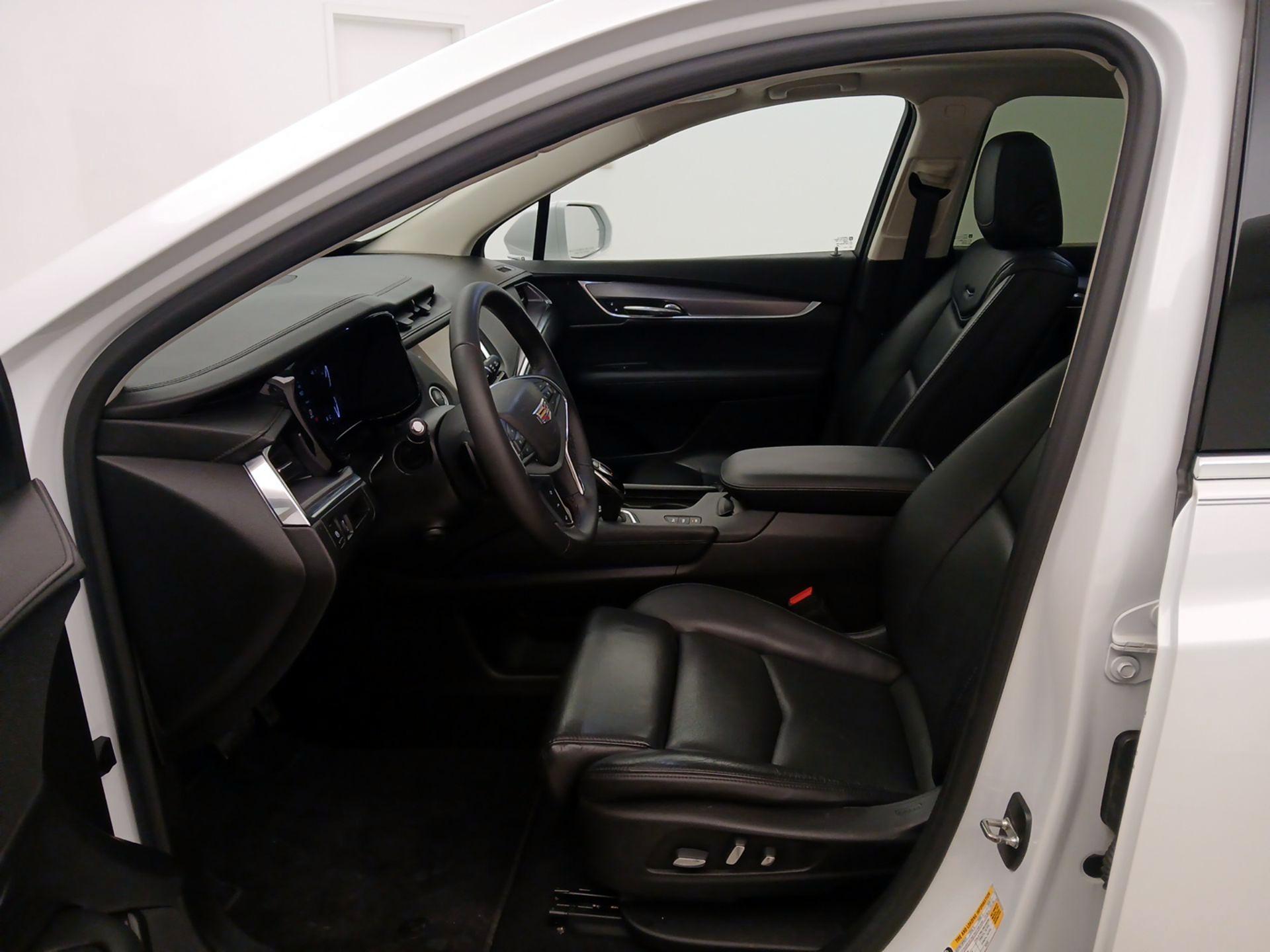 Thumbnail: 2017 Cadillac XT5 - 11