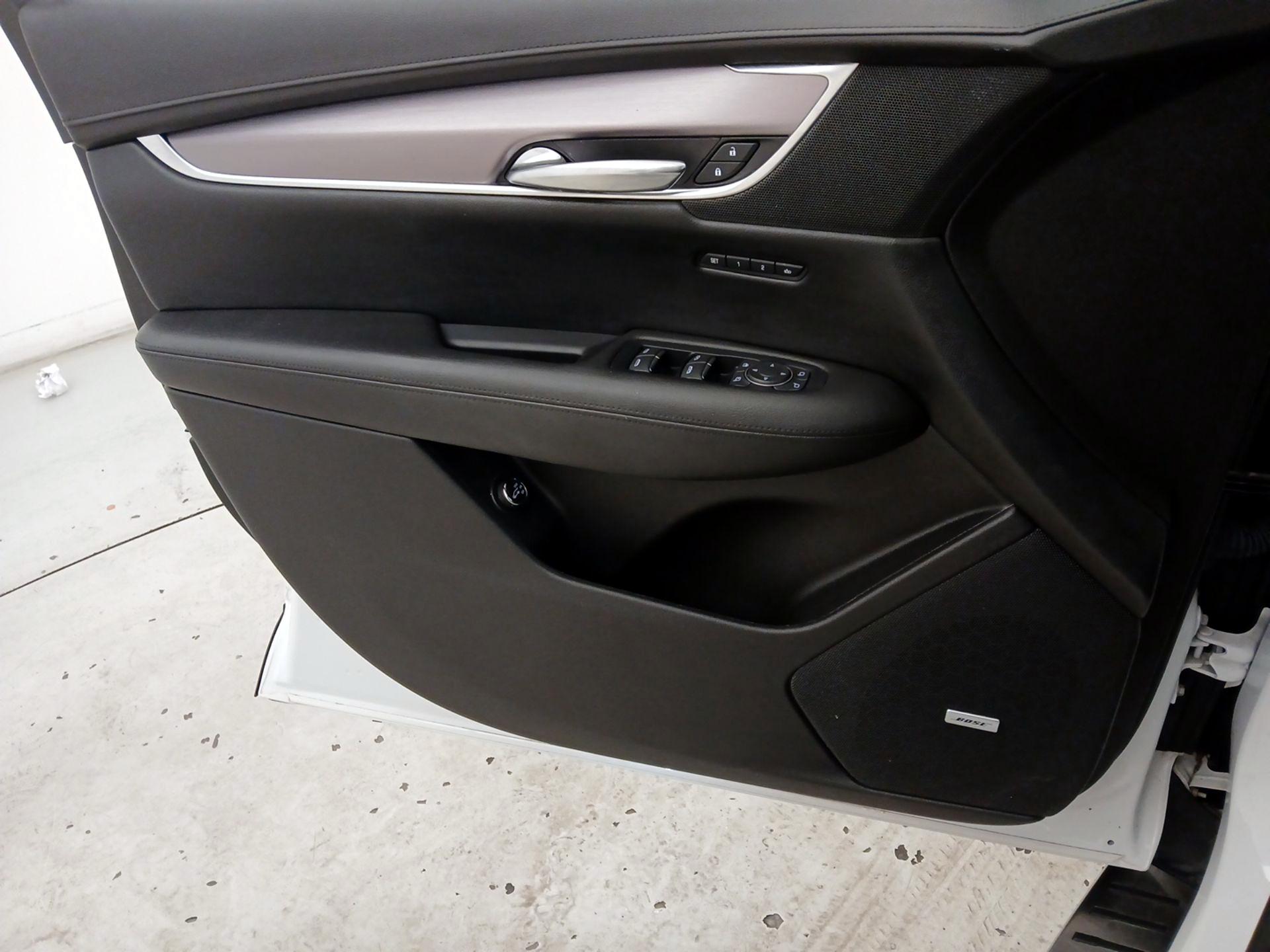 Thumbnail: 2017 Cadillac XT5 - 12