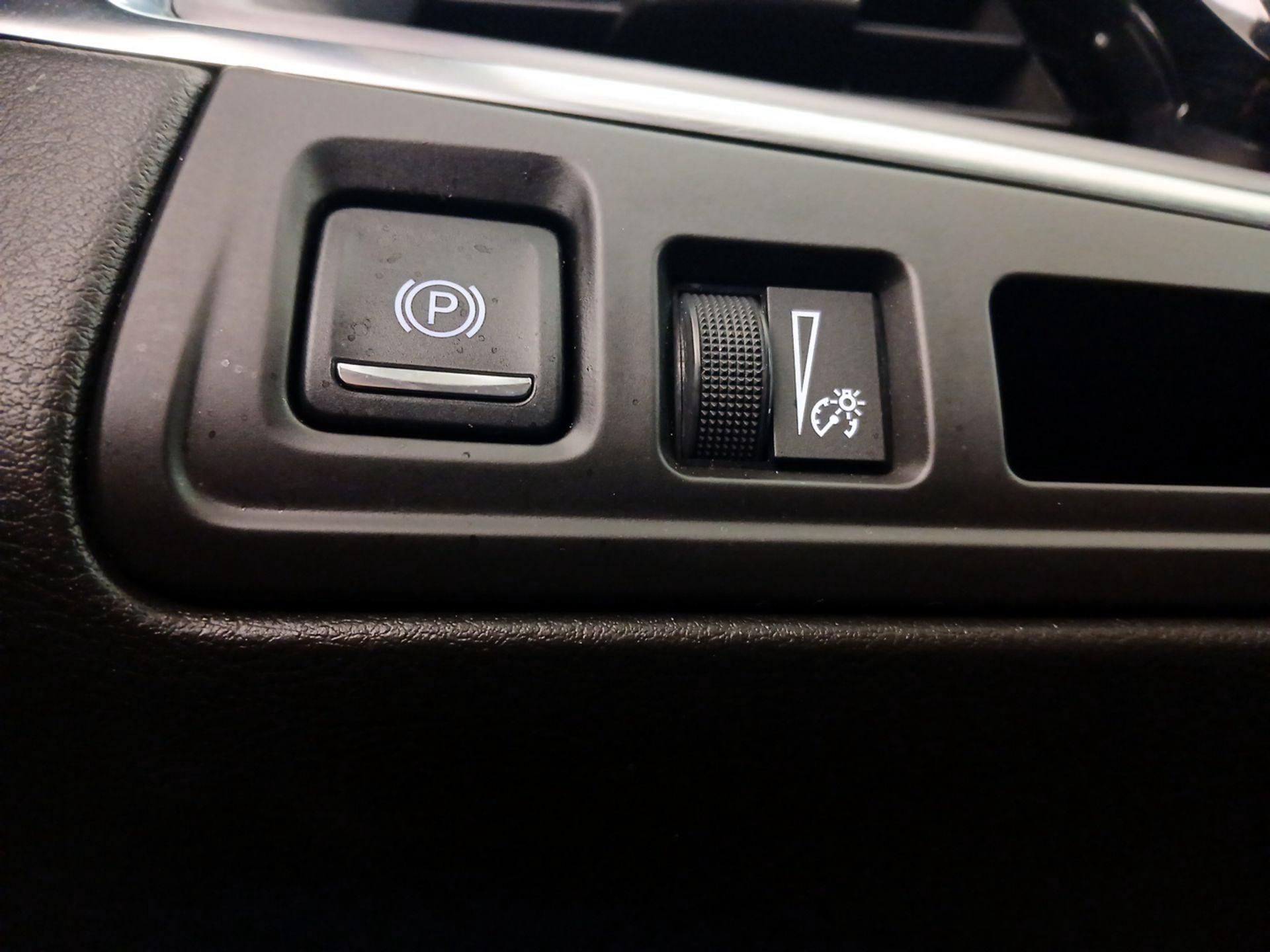 Thumbnail: 2017 Cadillac XT5 - 13