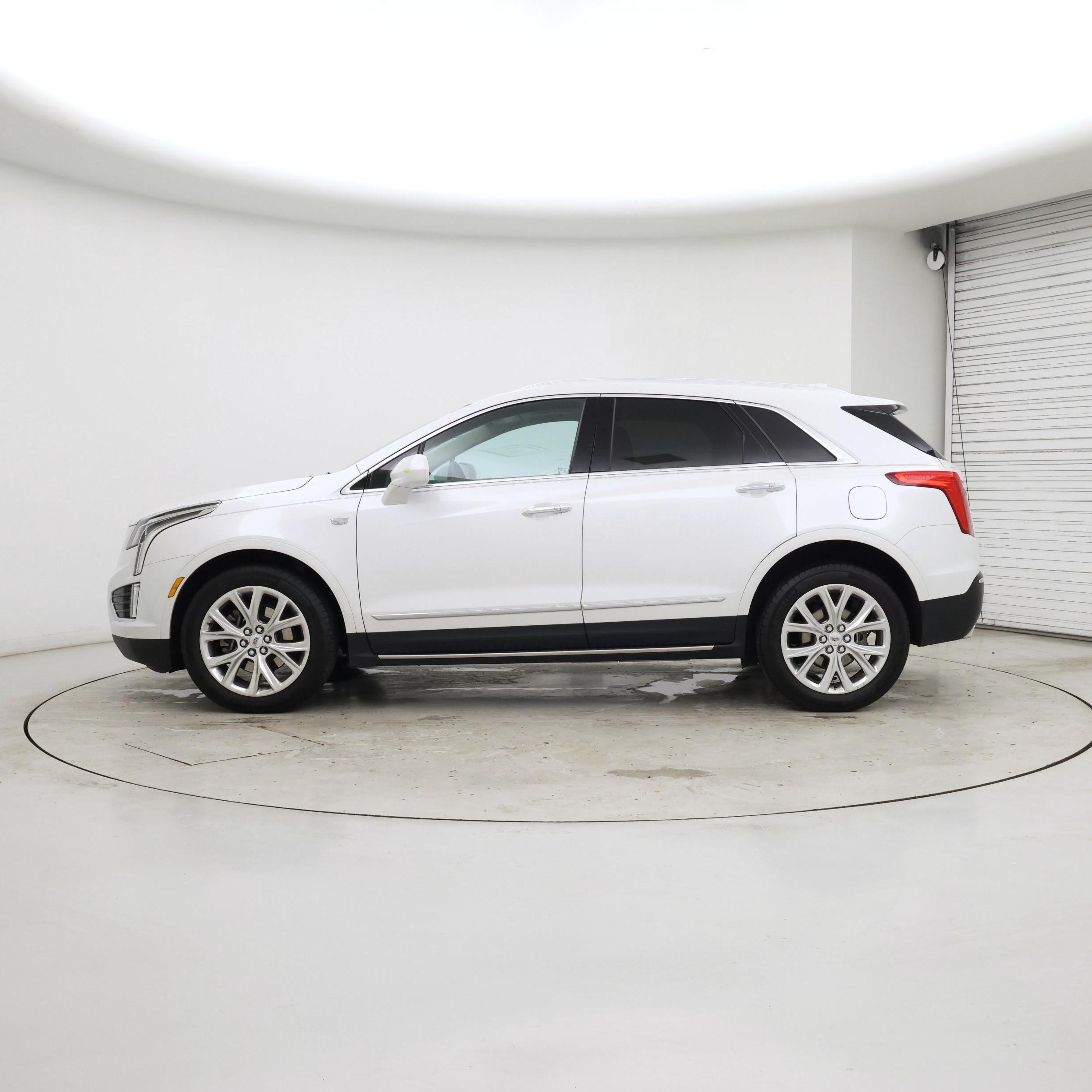 Thumbnail: 2017 Cadillac XT5 - 3