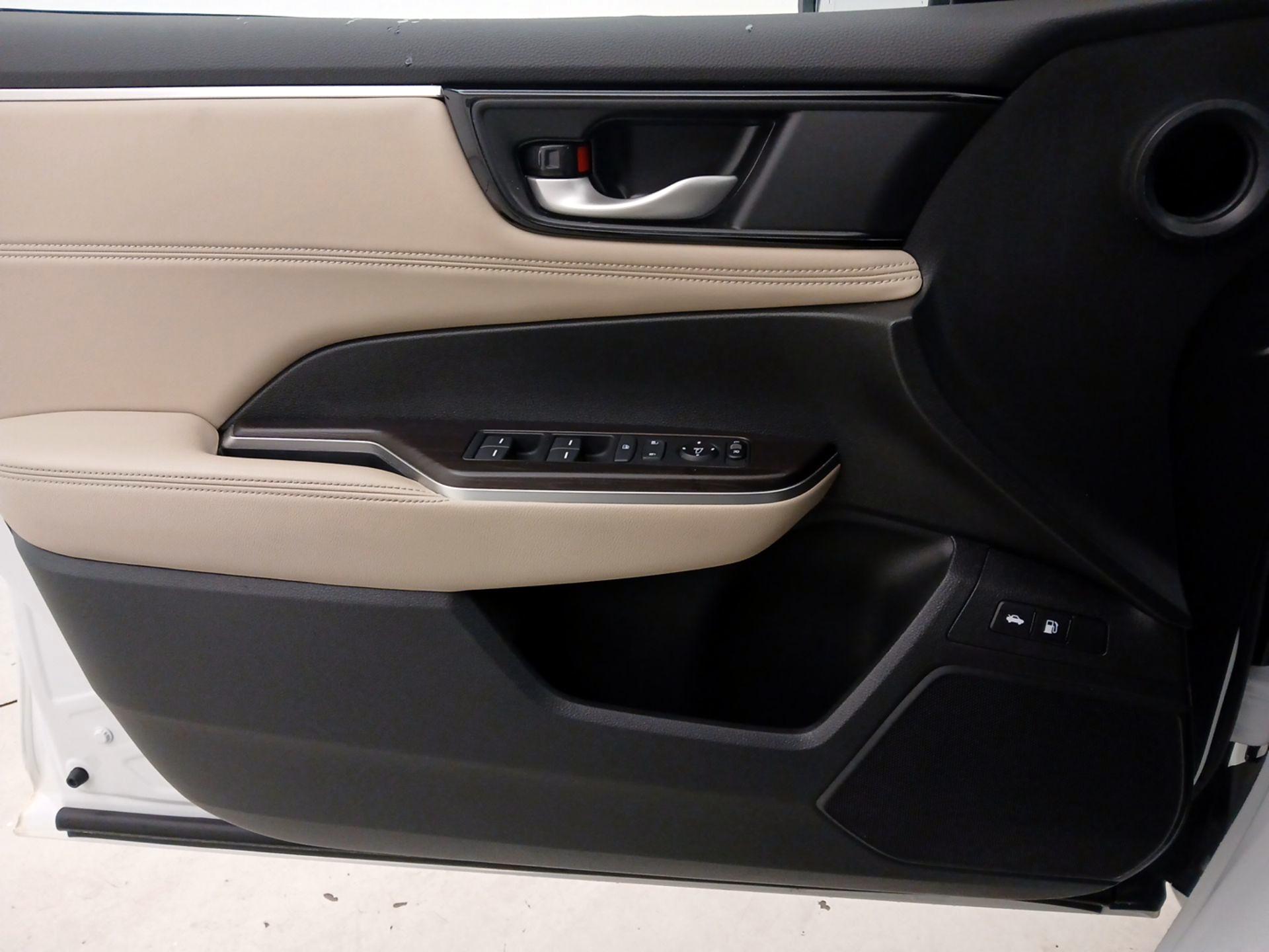 Thumbnail: 2018 Honda Clarity - 12